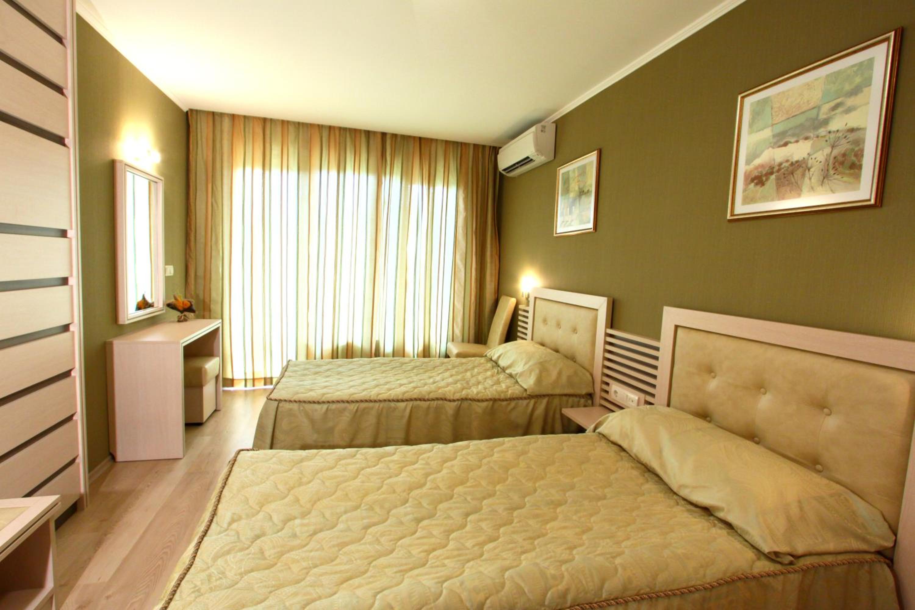 Deluxe Two-Bedroom Apartment photo 2