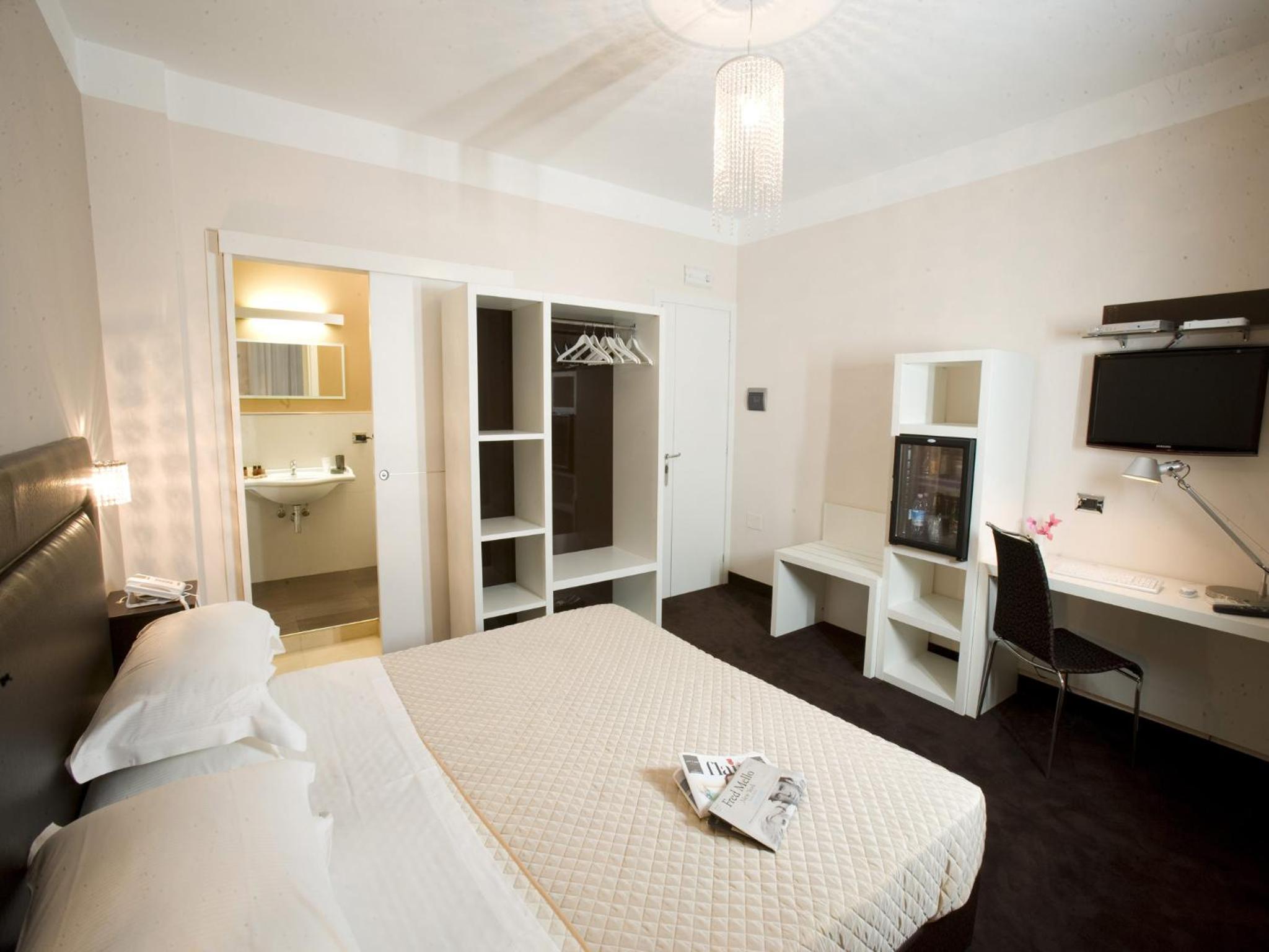 Standard Double Room - Photo 2