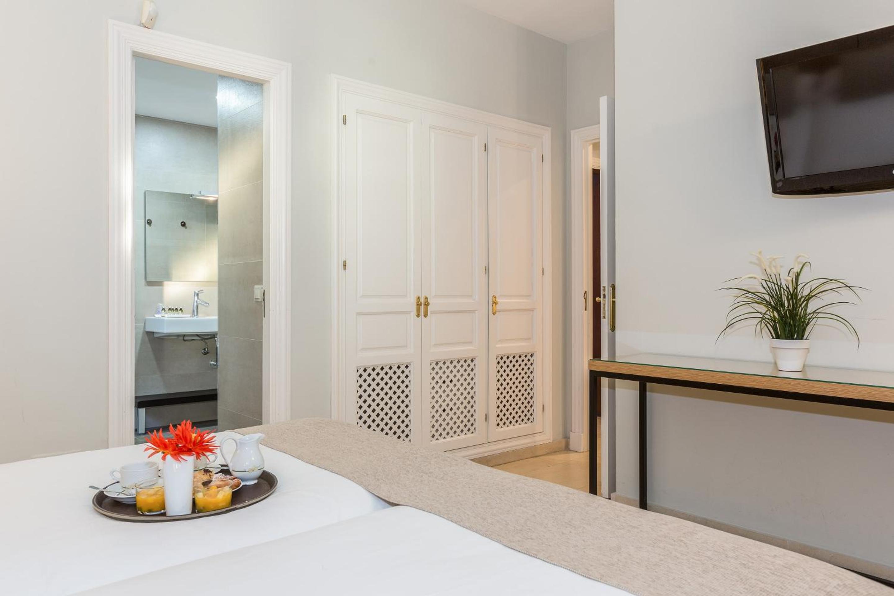 One-Bedroom Apartment (2 Adults + 2 Children) photo 3