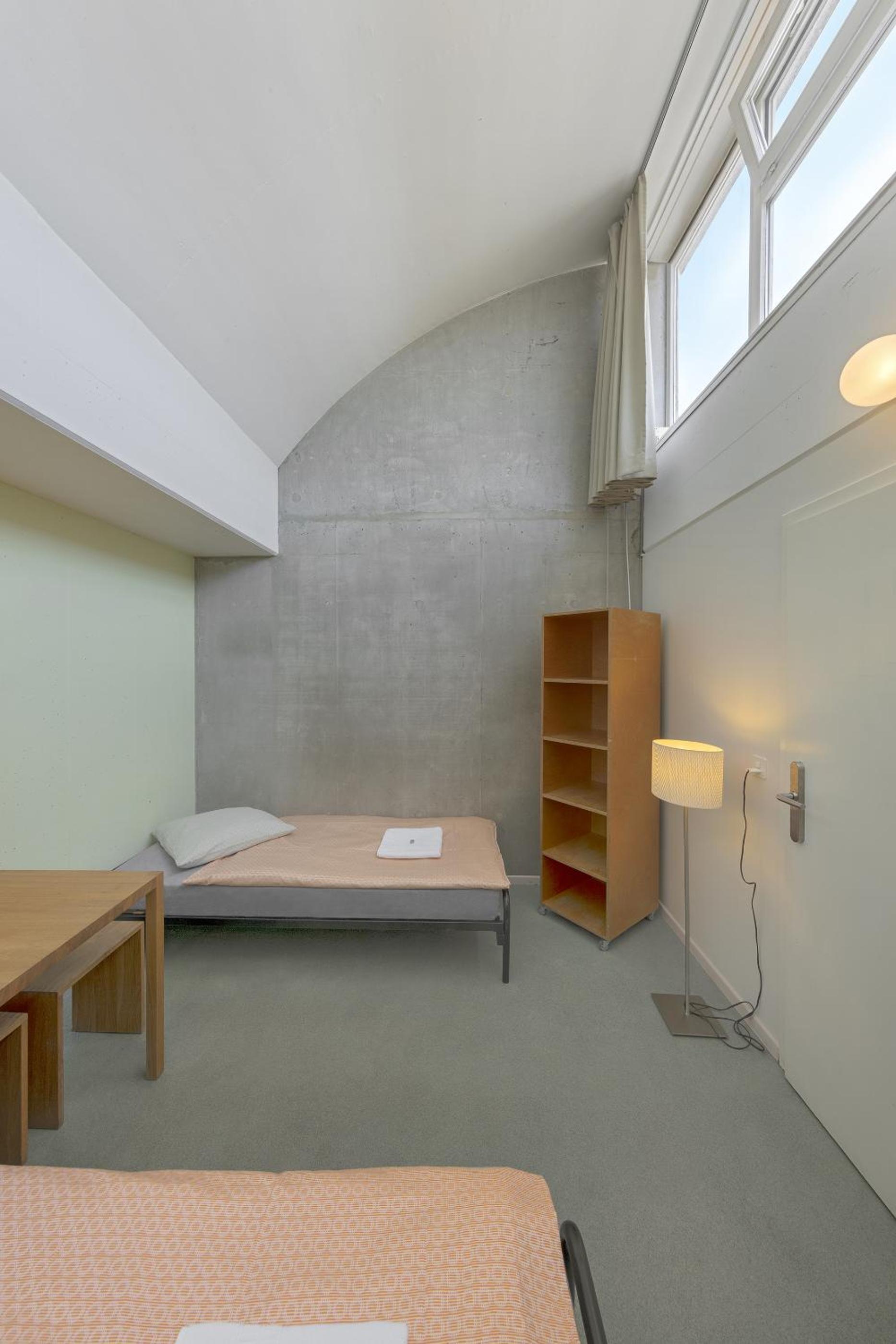 Single Room with Shared Bathroom photo 3