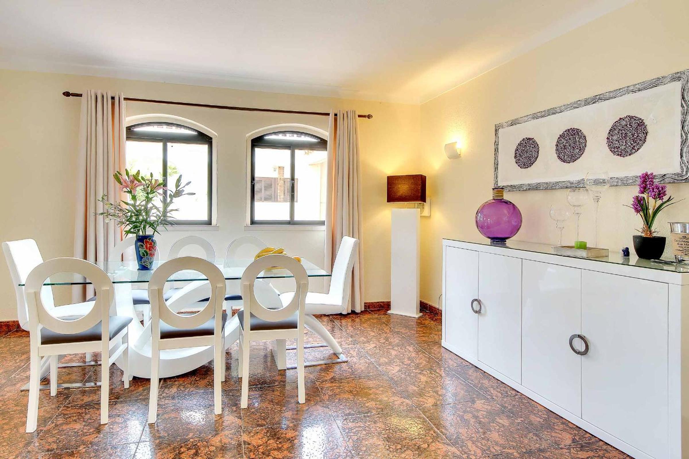 Villa photo 2