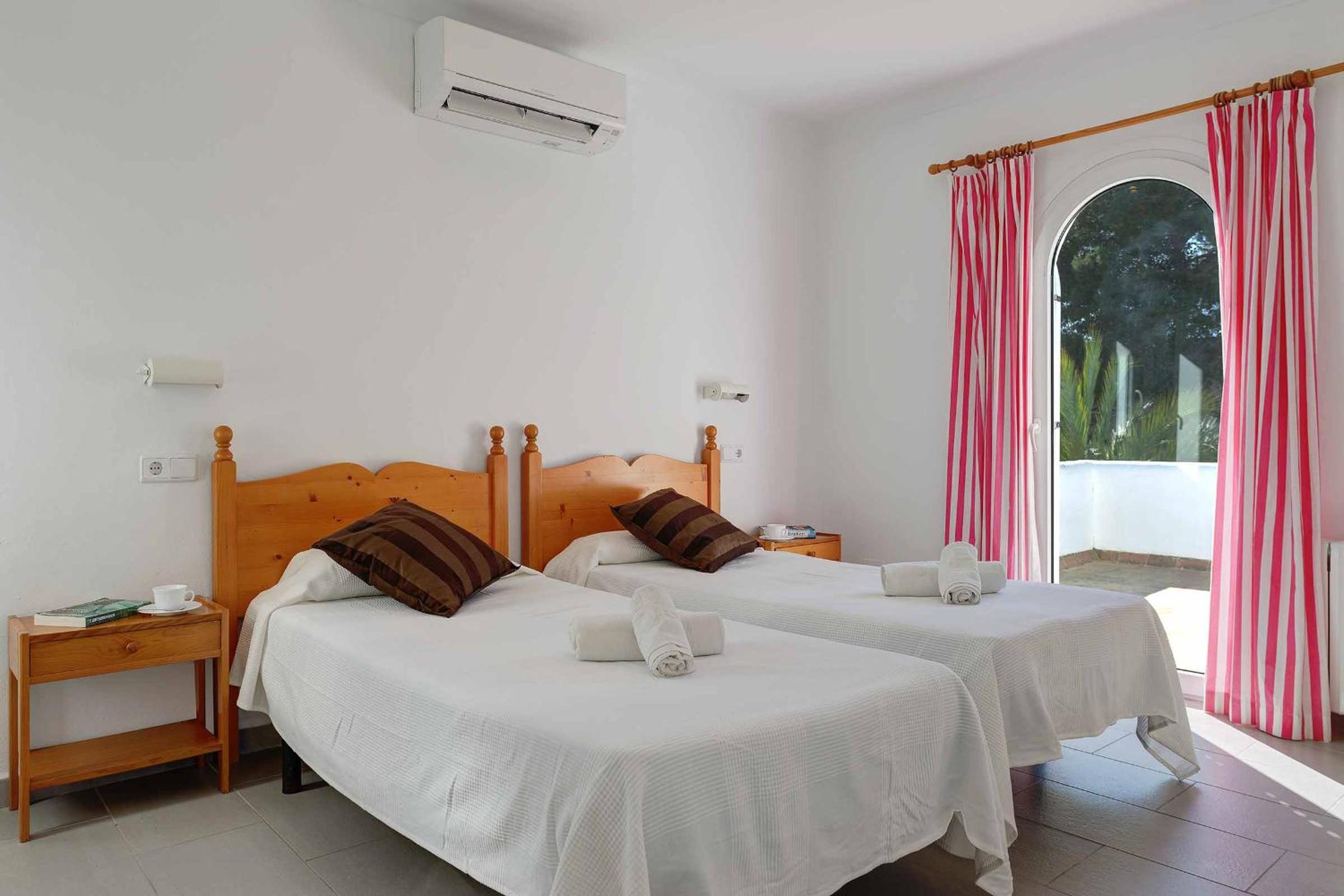 Villa photo 3