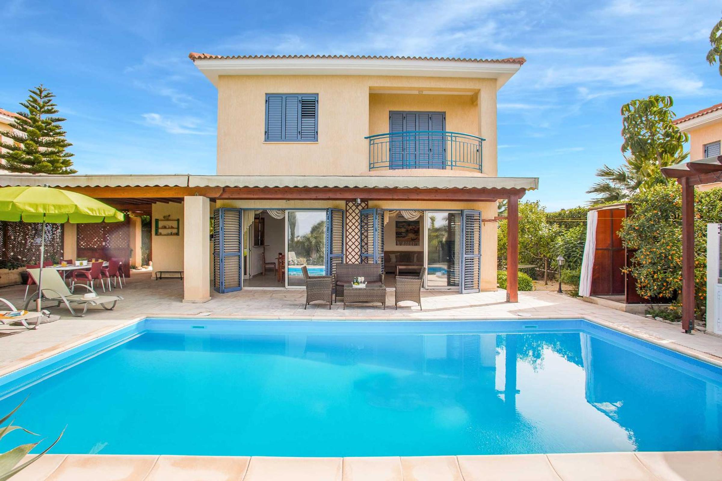 Three-Bedroom Villa photo 1