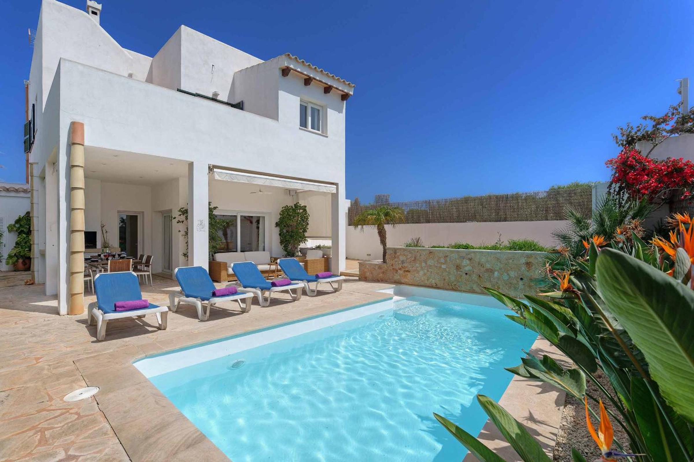 Three-Bedroom Villa photo 3