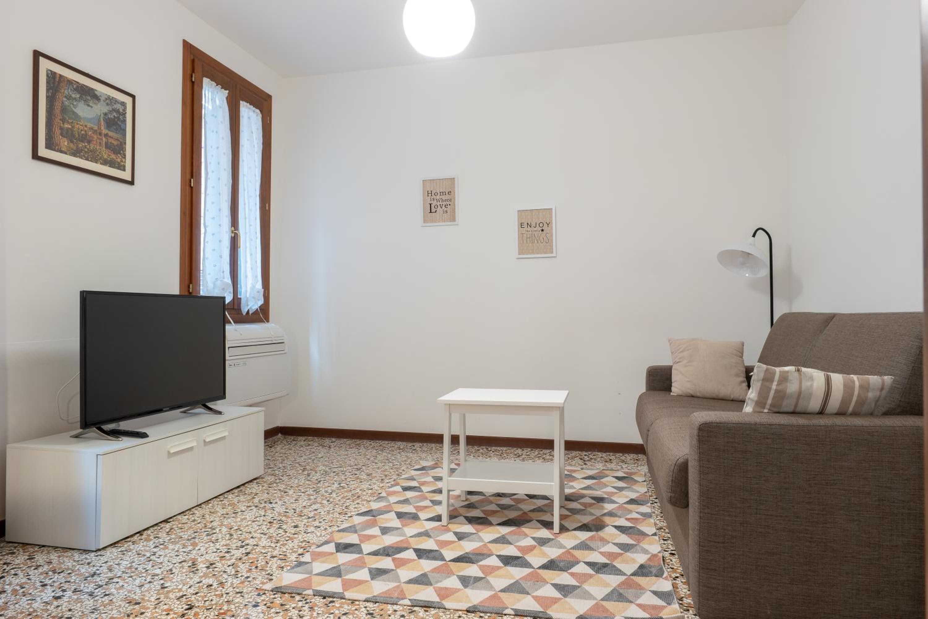 Apartment photo 3