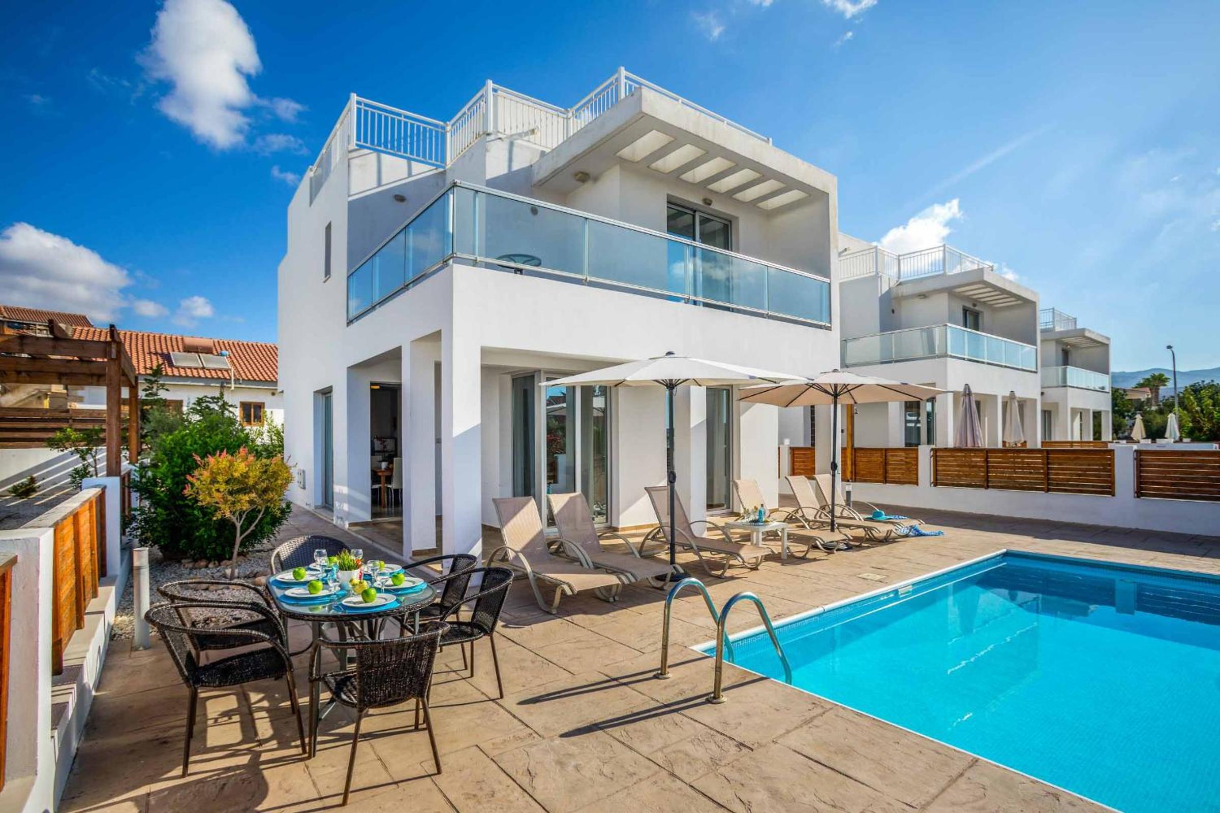 Villa photo 1