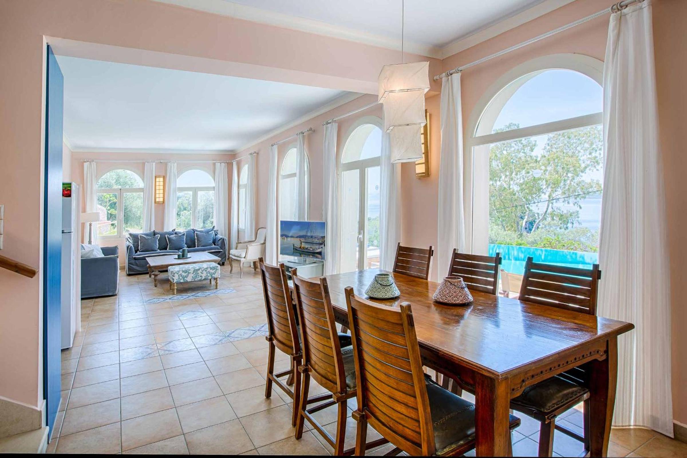 Villa photo 2