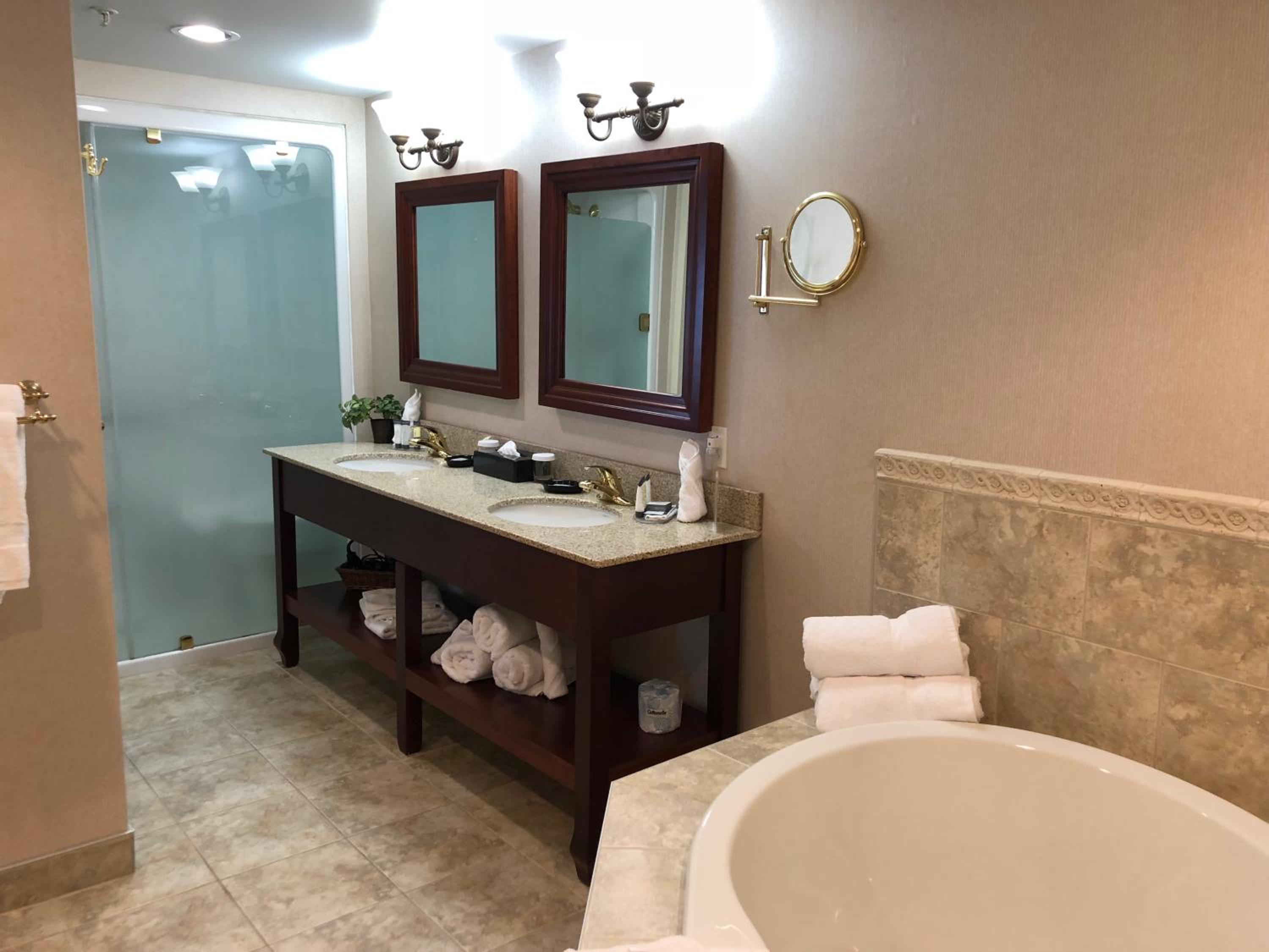 King Suite - Non-Smoking - Photo 14