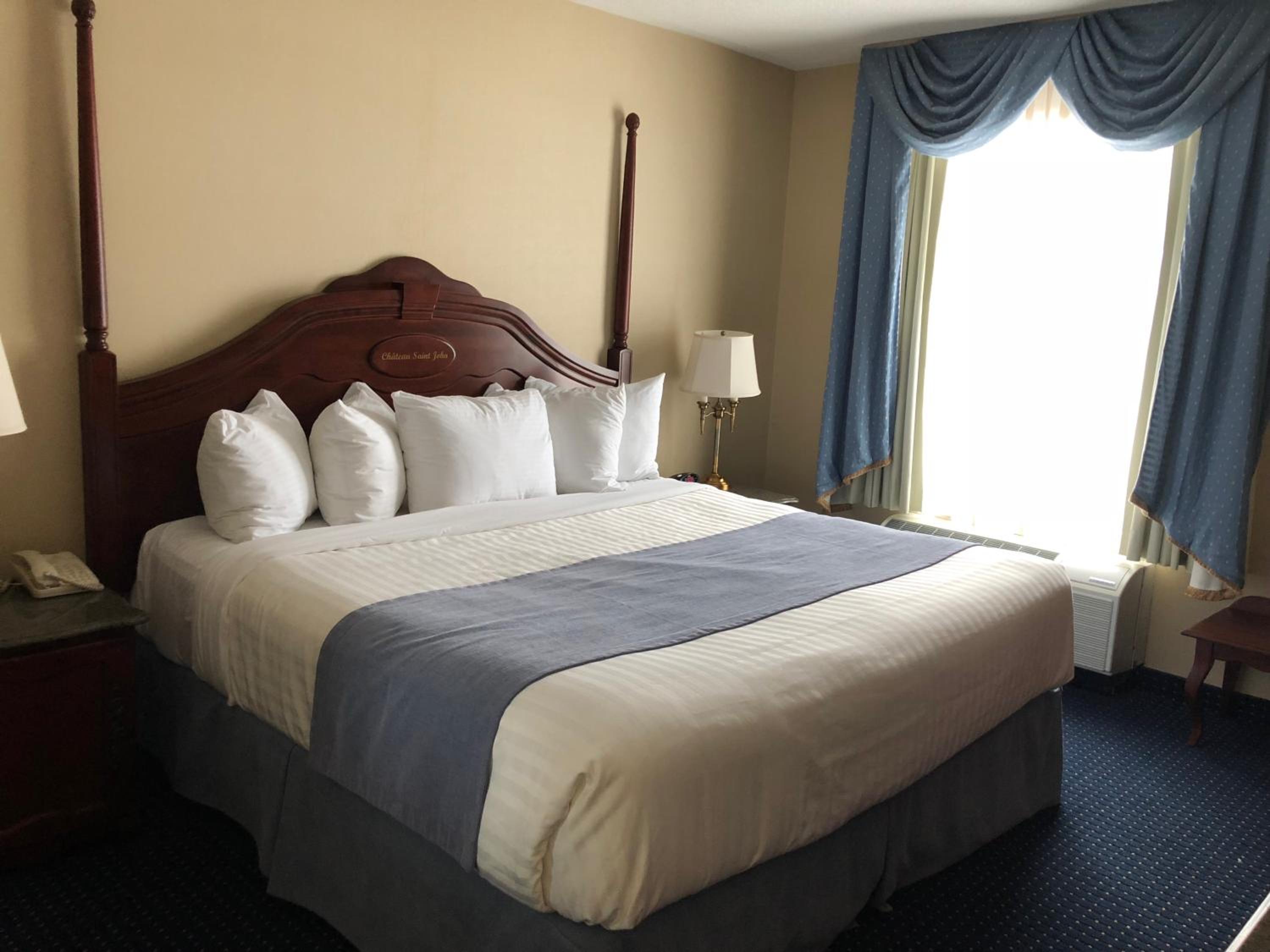 King Suite - Non-Smoking - Photo 8