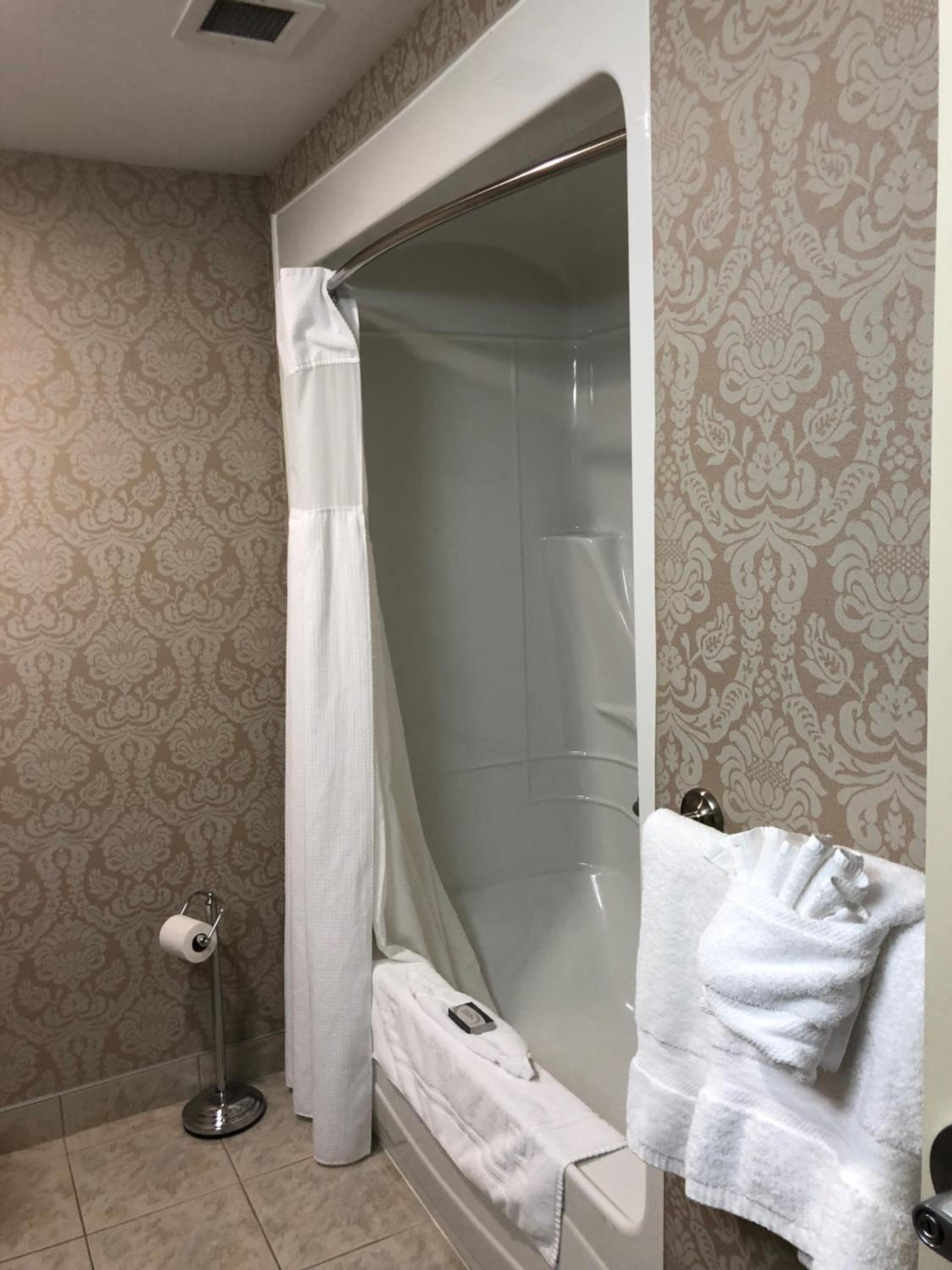Deluxe King Room - Non-Smoking - Photo 7