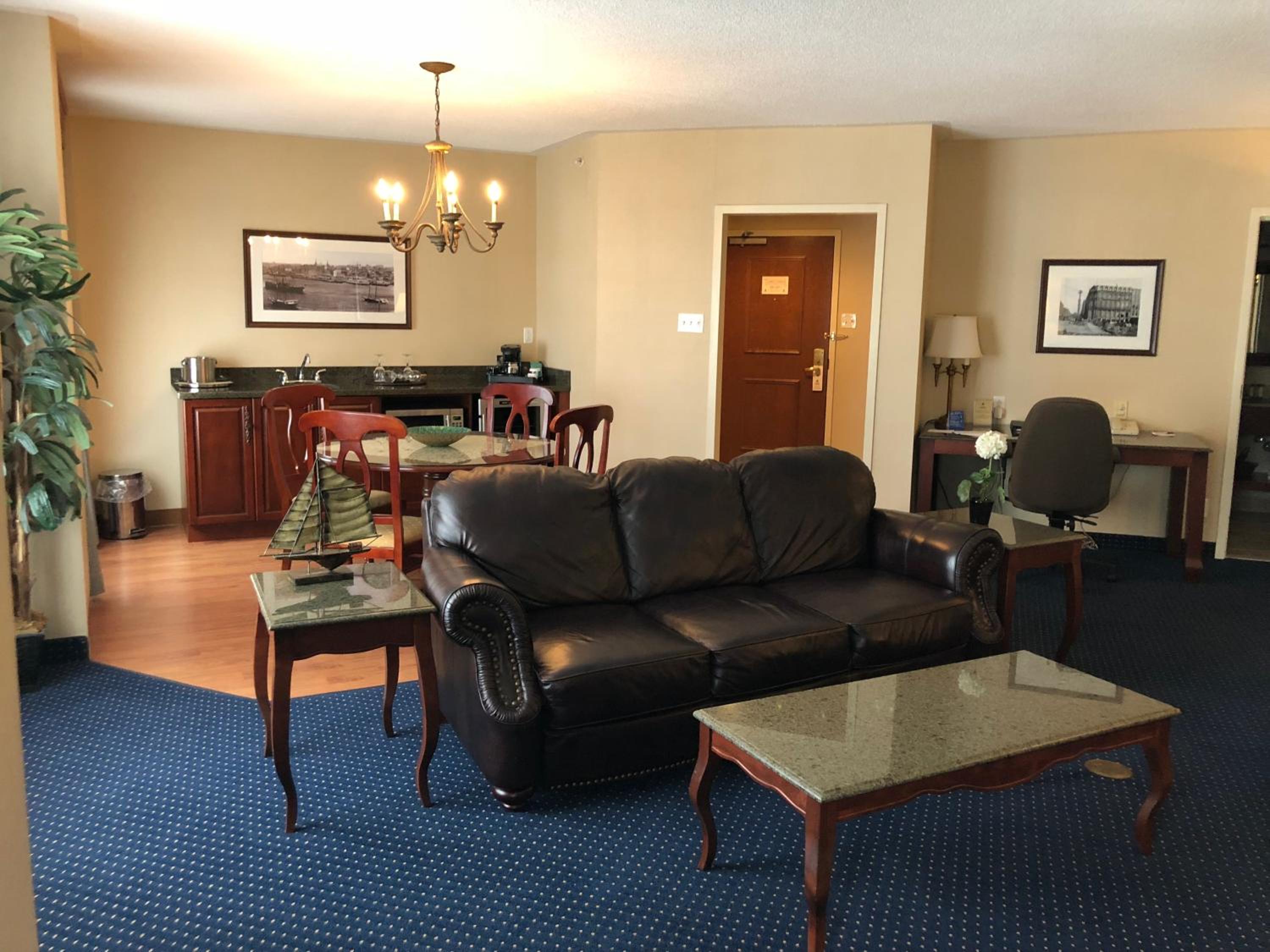 King Suite - Non-Smoking - Photo 1