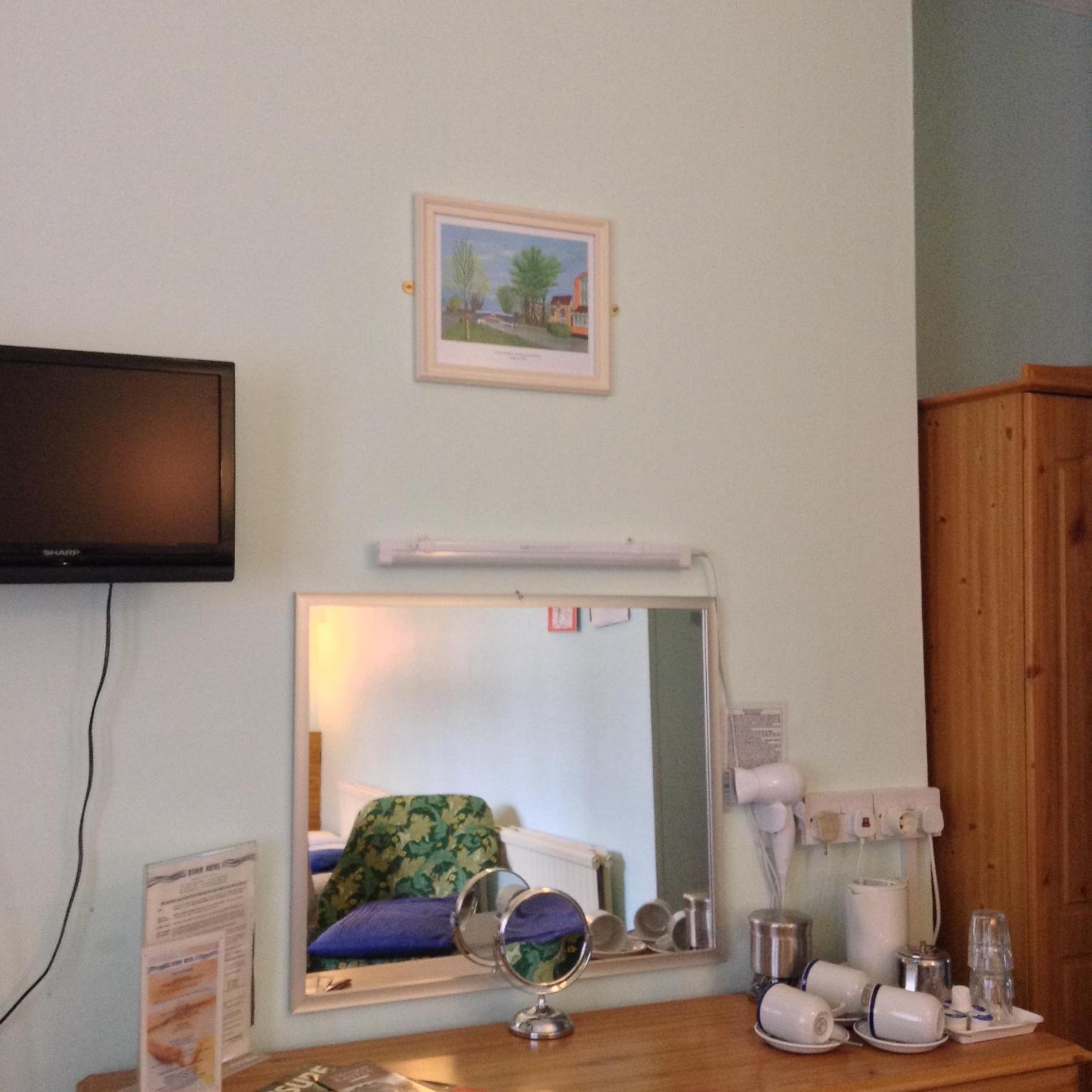 Standard Twin Room with Ensuite Bathroom photo 2