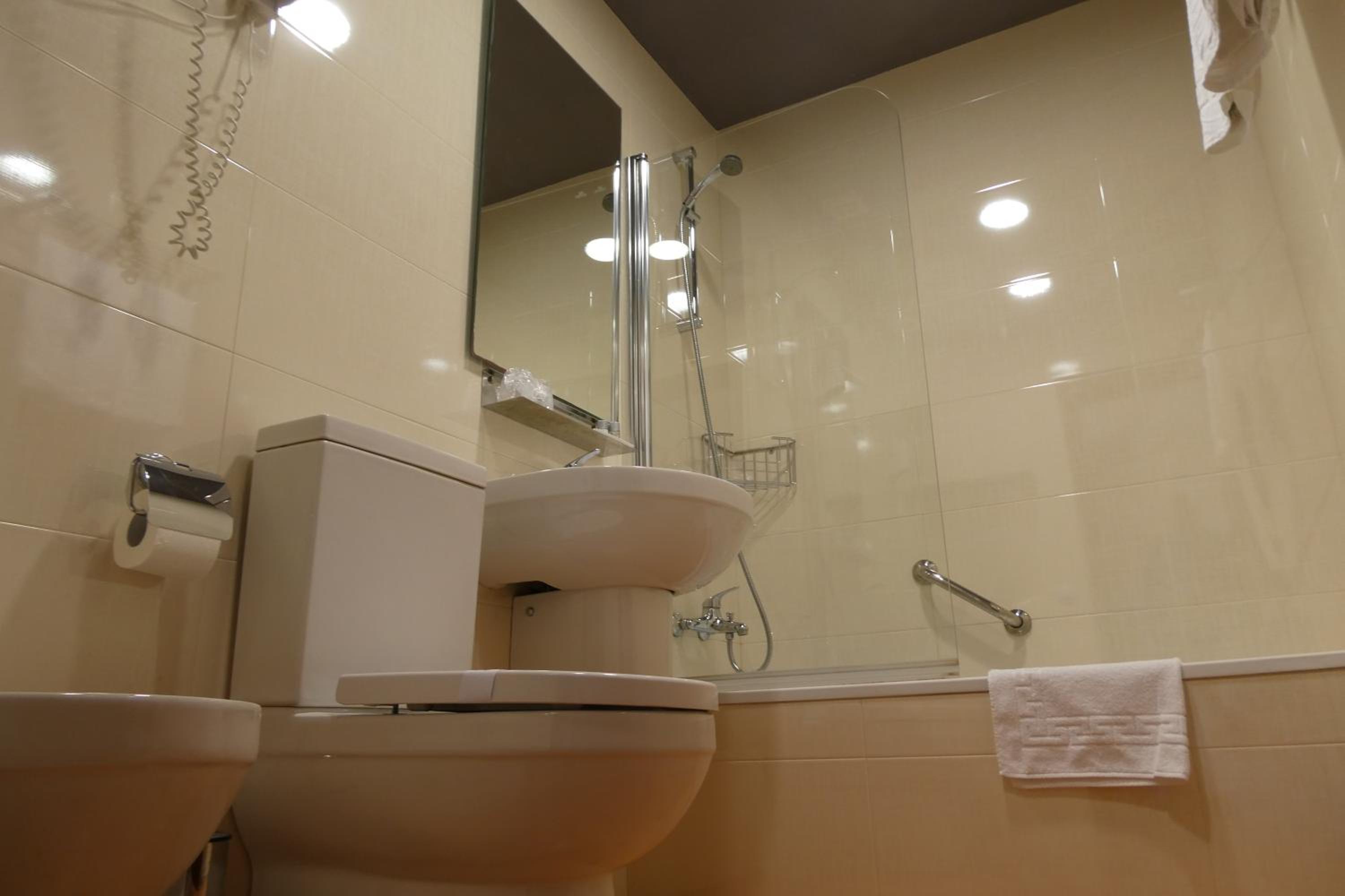 Double Room with Private Bathroom photo 3
