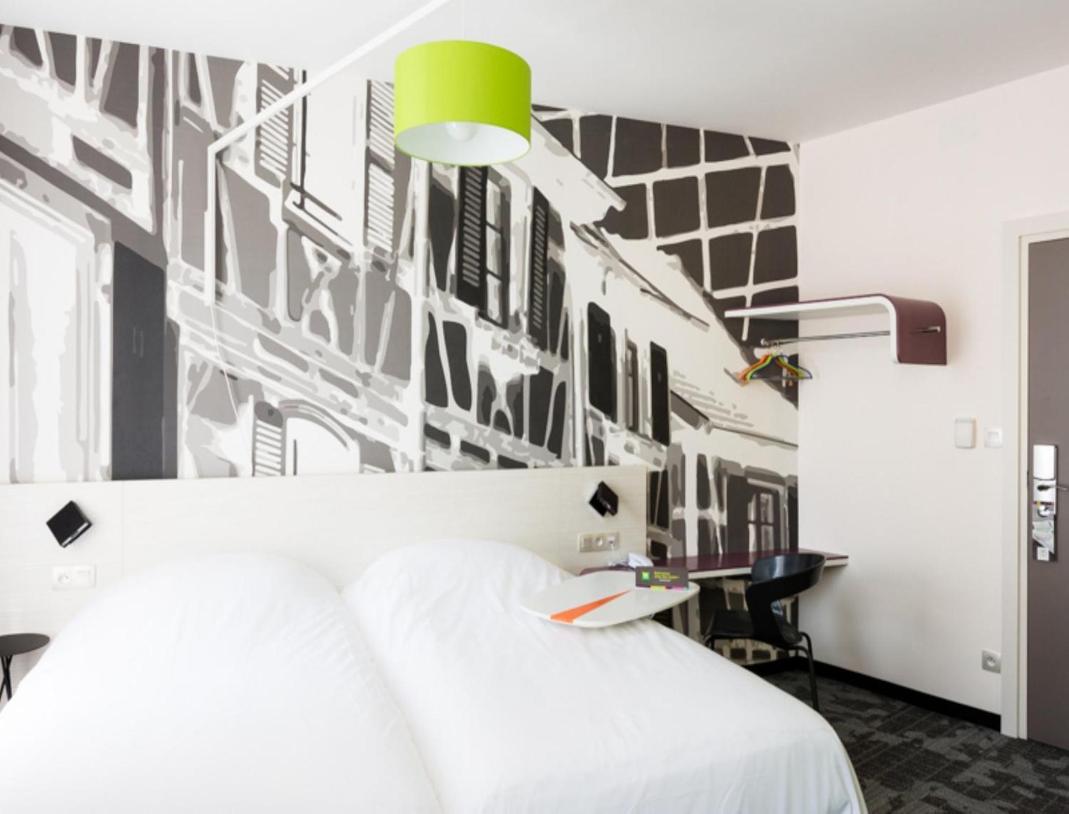 Standard Room with 2 Single Beds - Photo 2