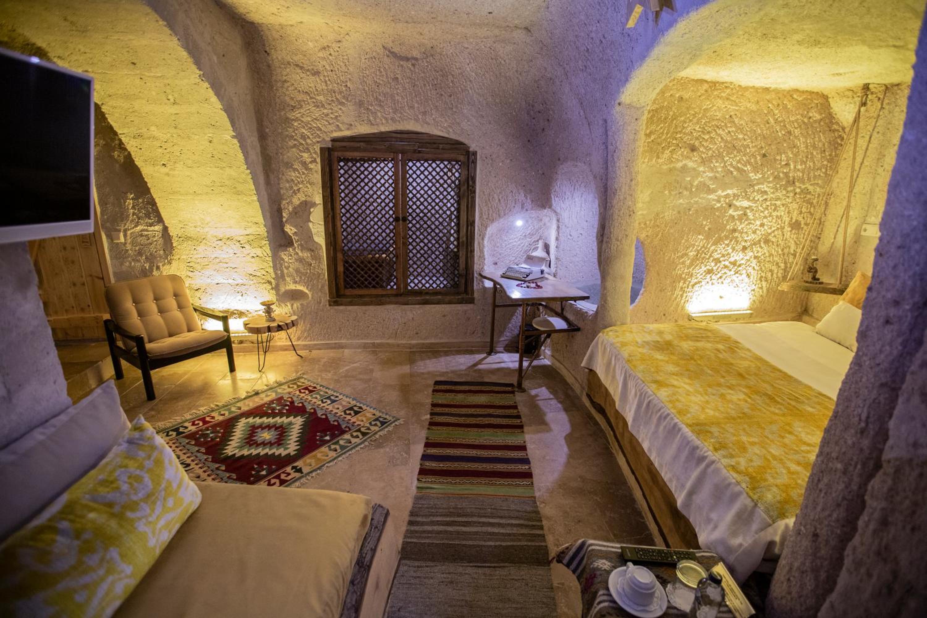 Cave Room with Jacuzzi 2