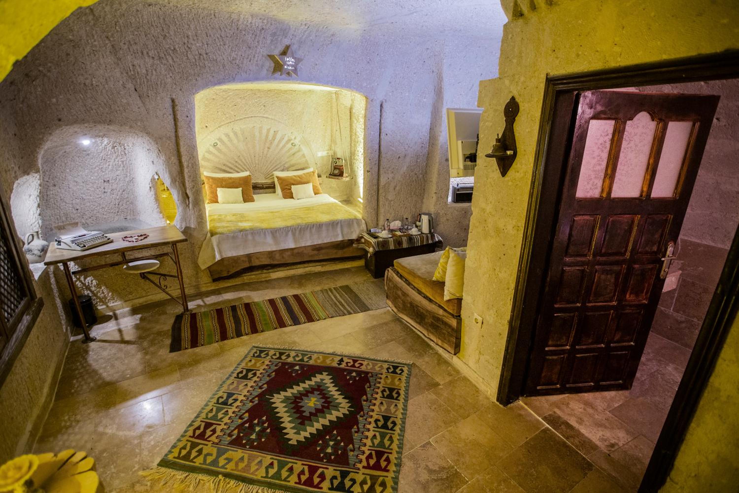 Cave Room with Jacuzzi