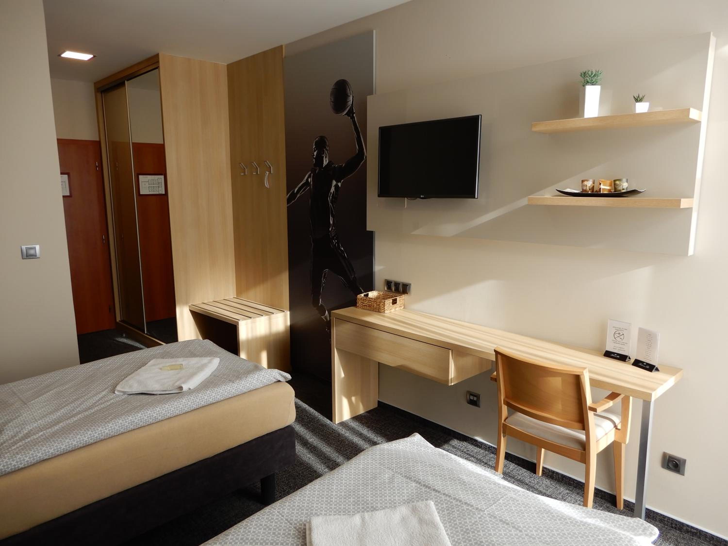 Superior Deluxe Double or Twin Room photo 3