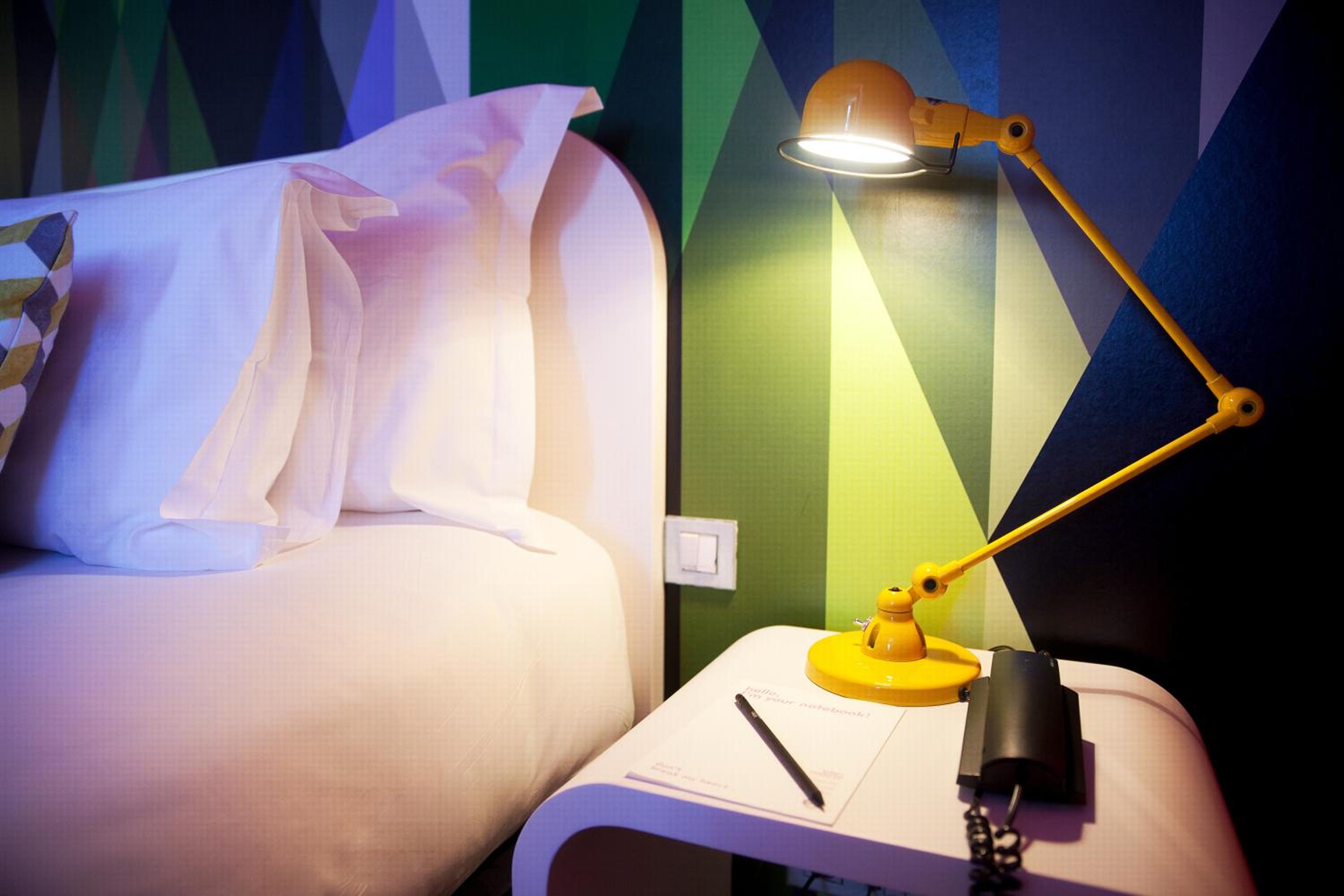 Standard Double or Twin Room with Interior view - Photo 4