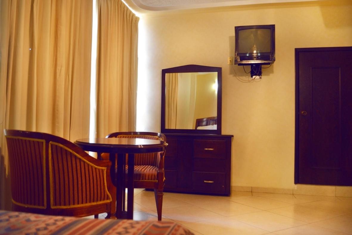 Double Room with Two Double Beds - Photo 4