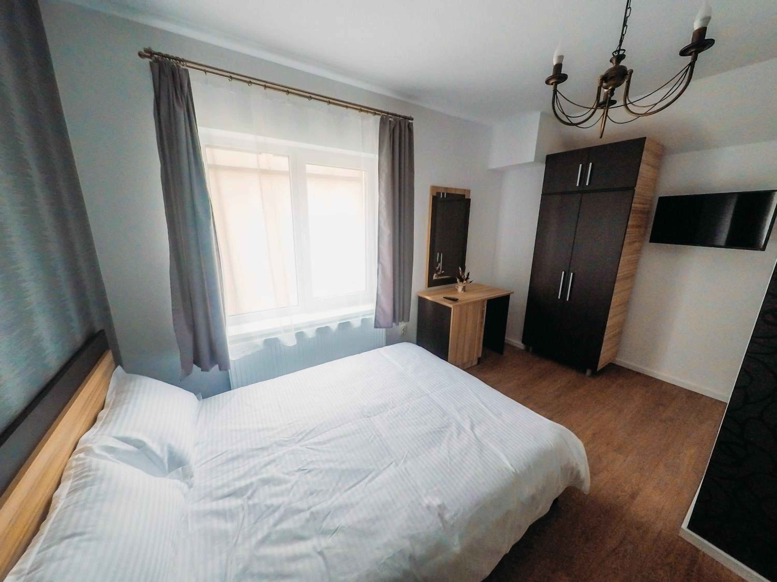 Double Room with Private Bathroom - Photo 1