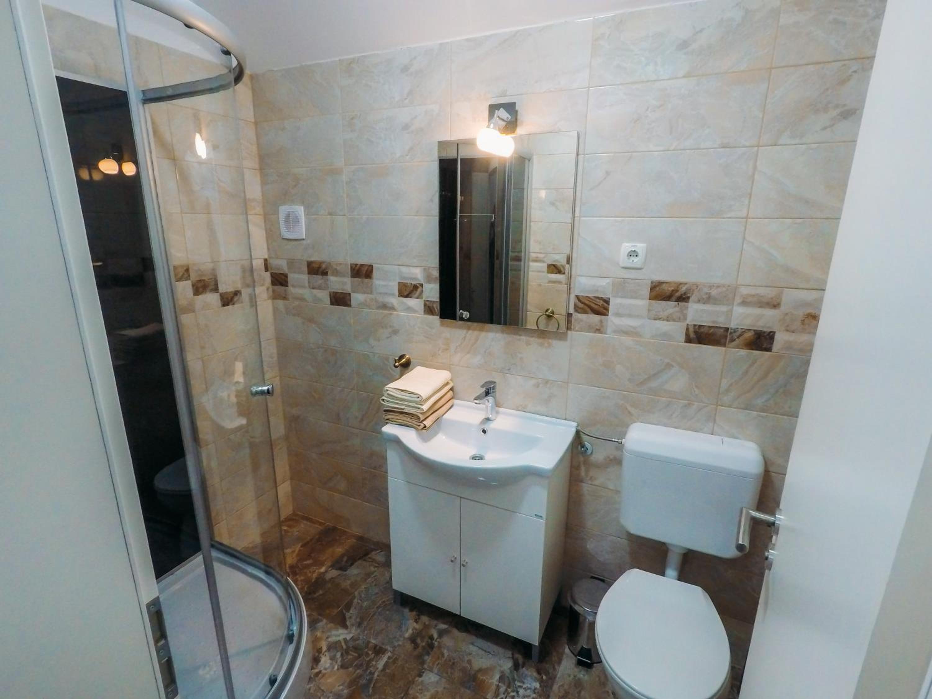 Family Room with Private Bathroom - Photo 6