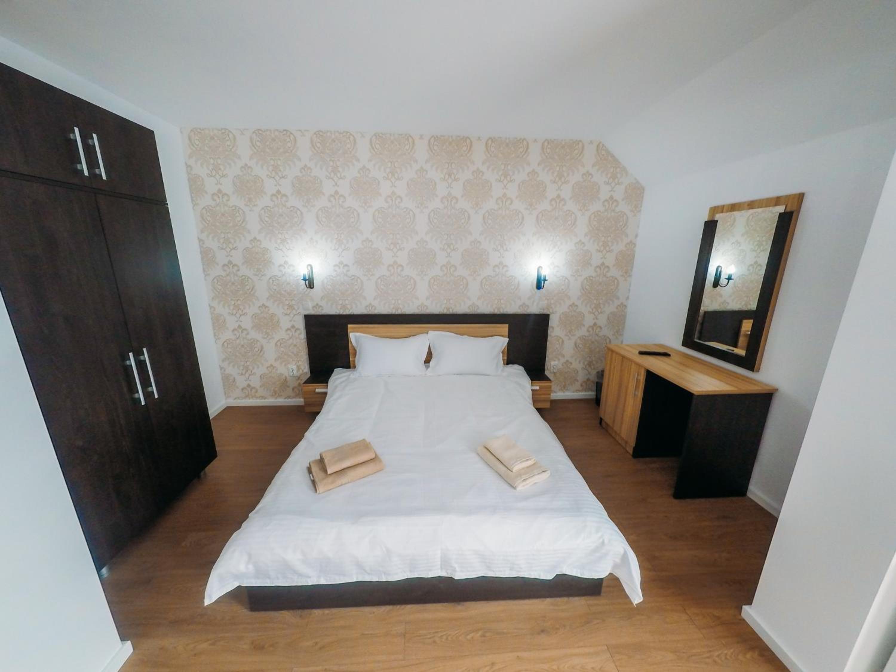 Family Room with Private Bathroom - Photo 9