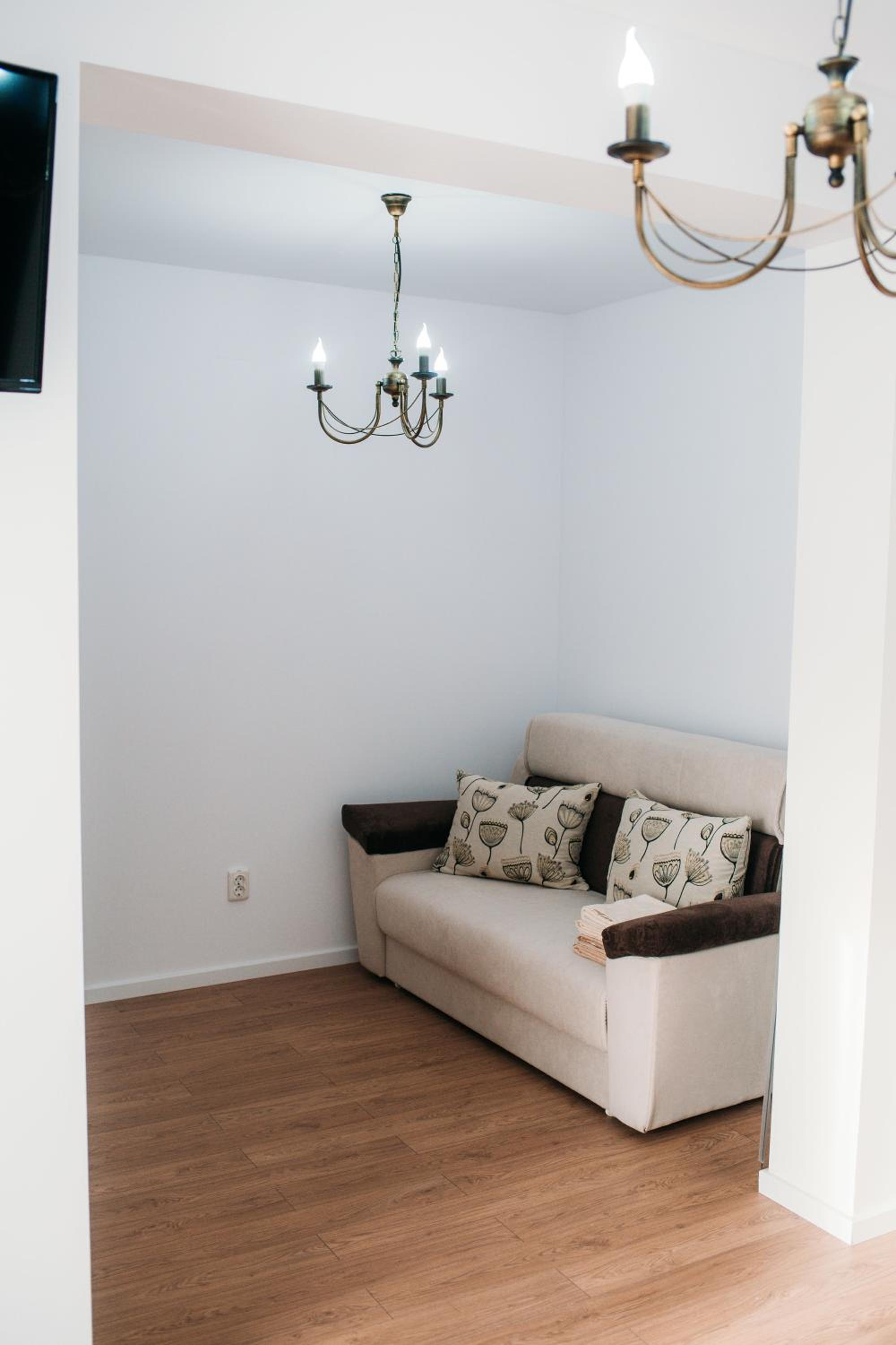 Family Room with Private Bathroom - Photo 2