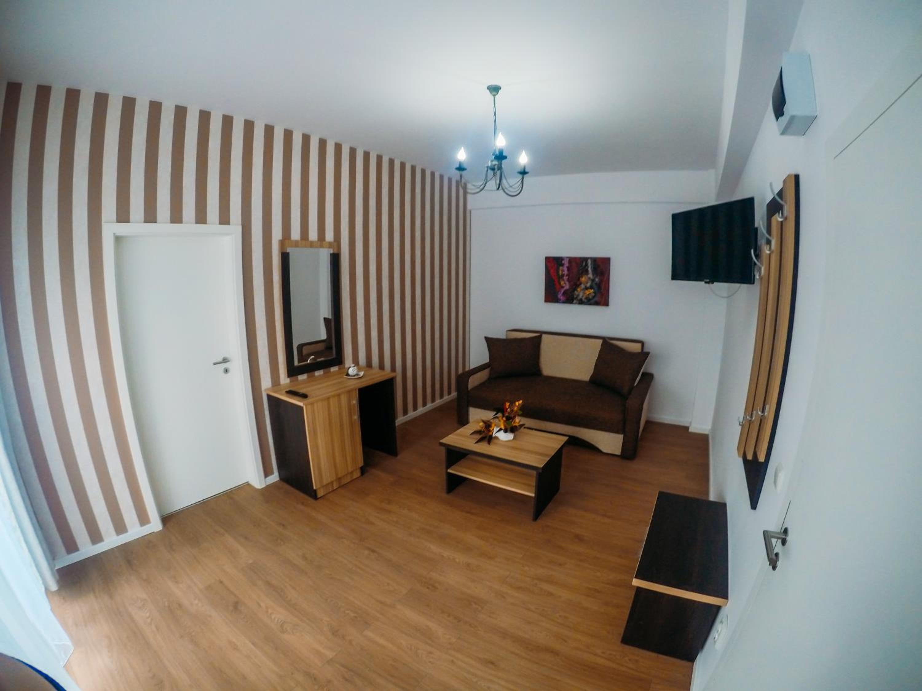One-Bedroom Suite - Photo 3