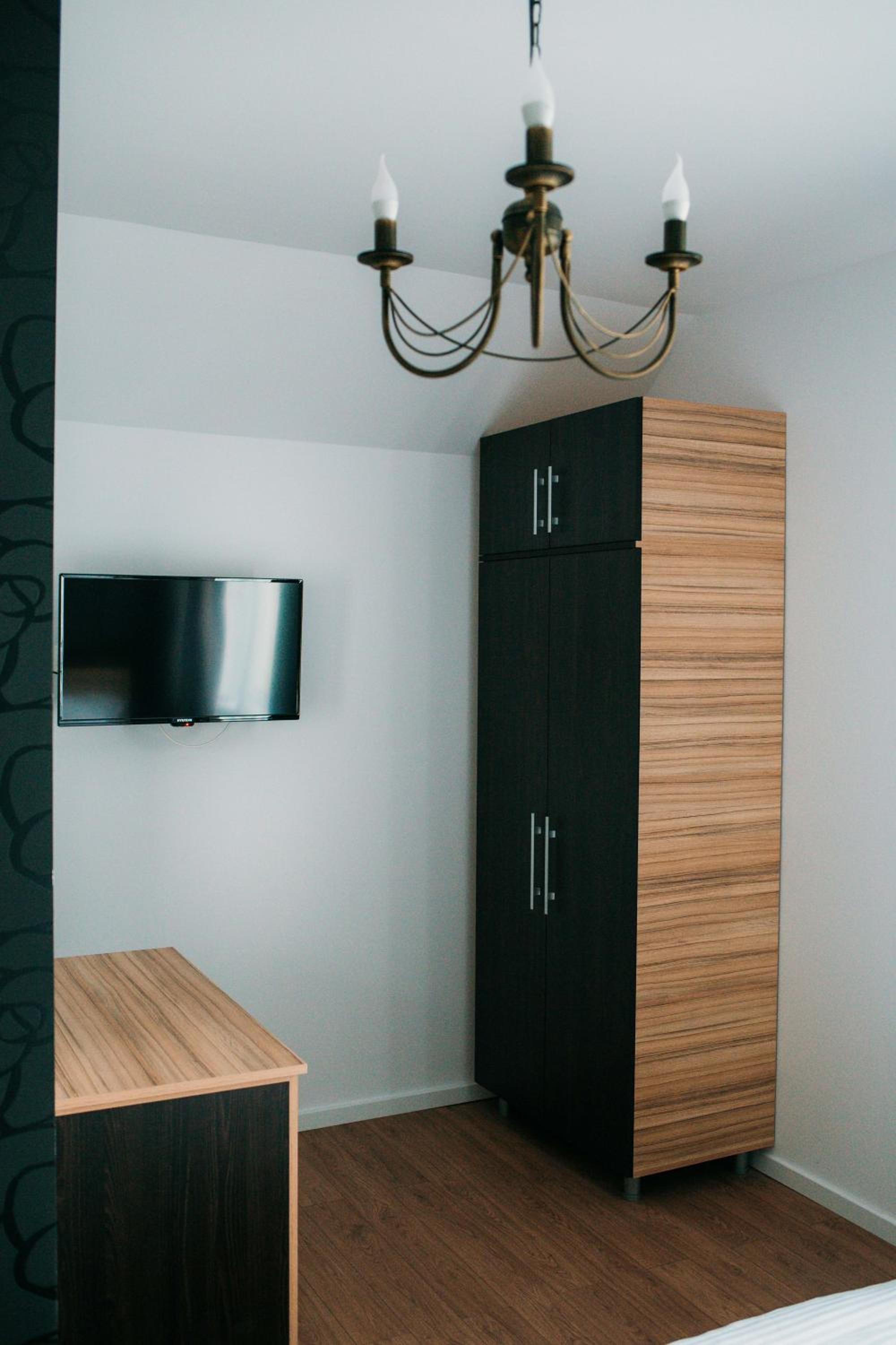 Double Room with Private Bathroom - Photo 4
