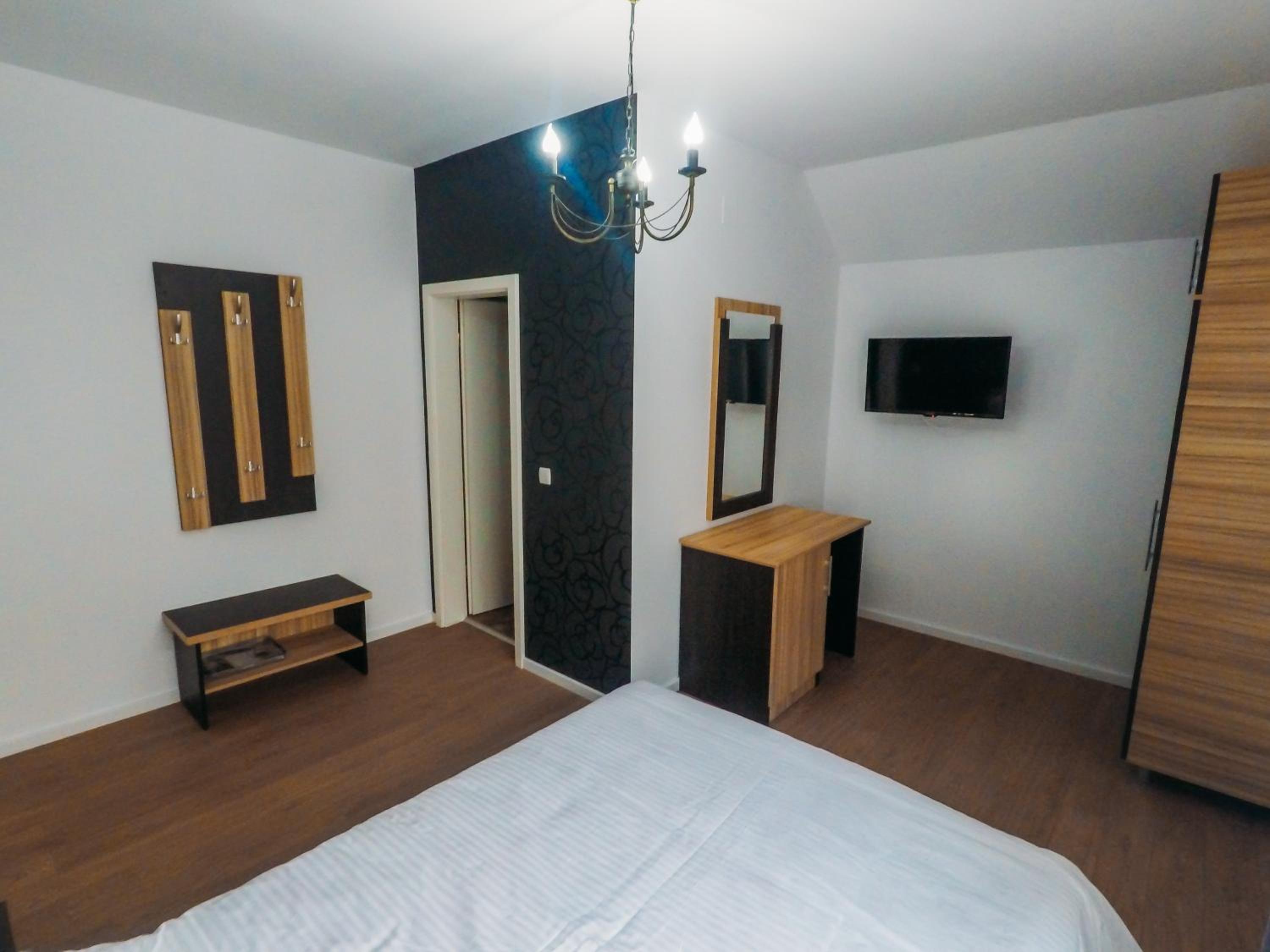 Double Room with Private Bathroom - Photo 5