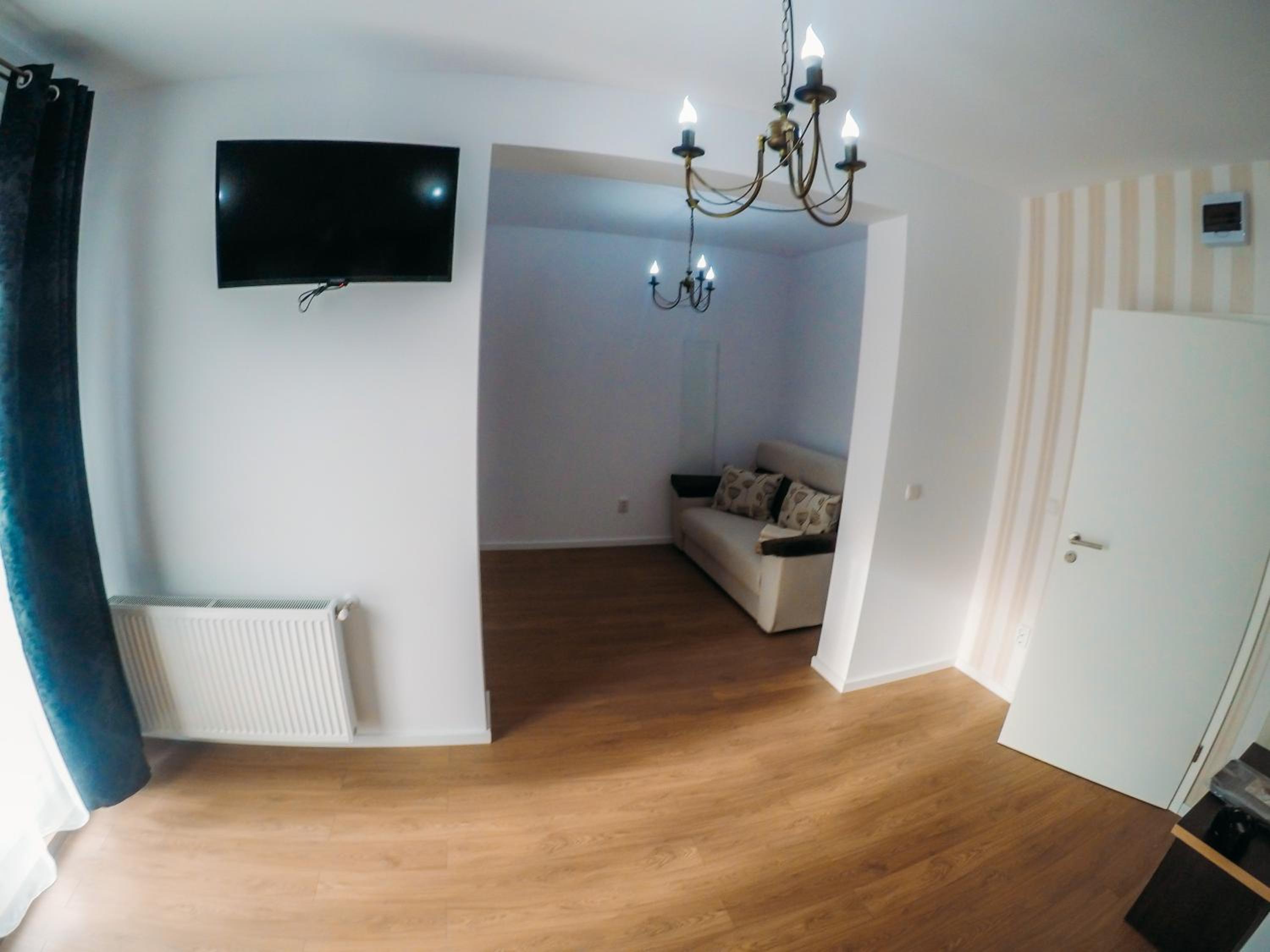 Family Room with Private Bathroom - Photo 3