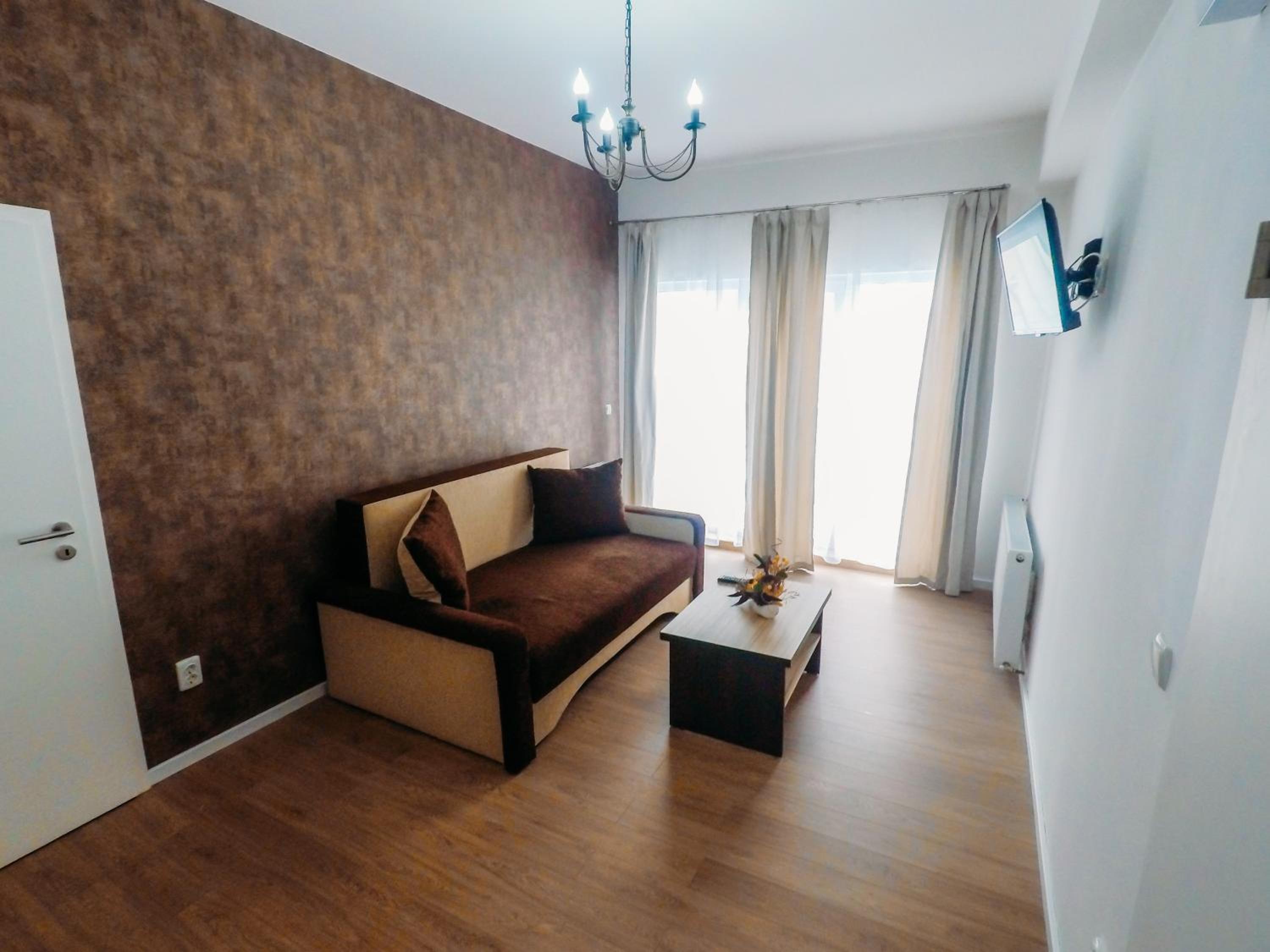 One-Bedroom Suite - Photo 4