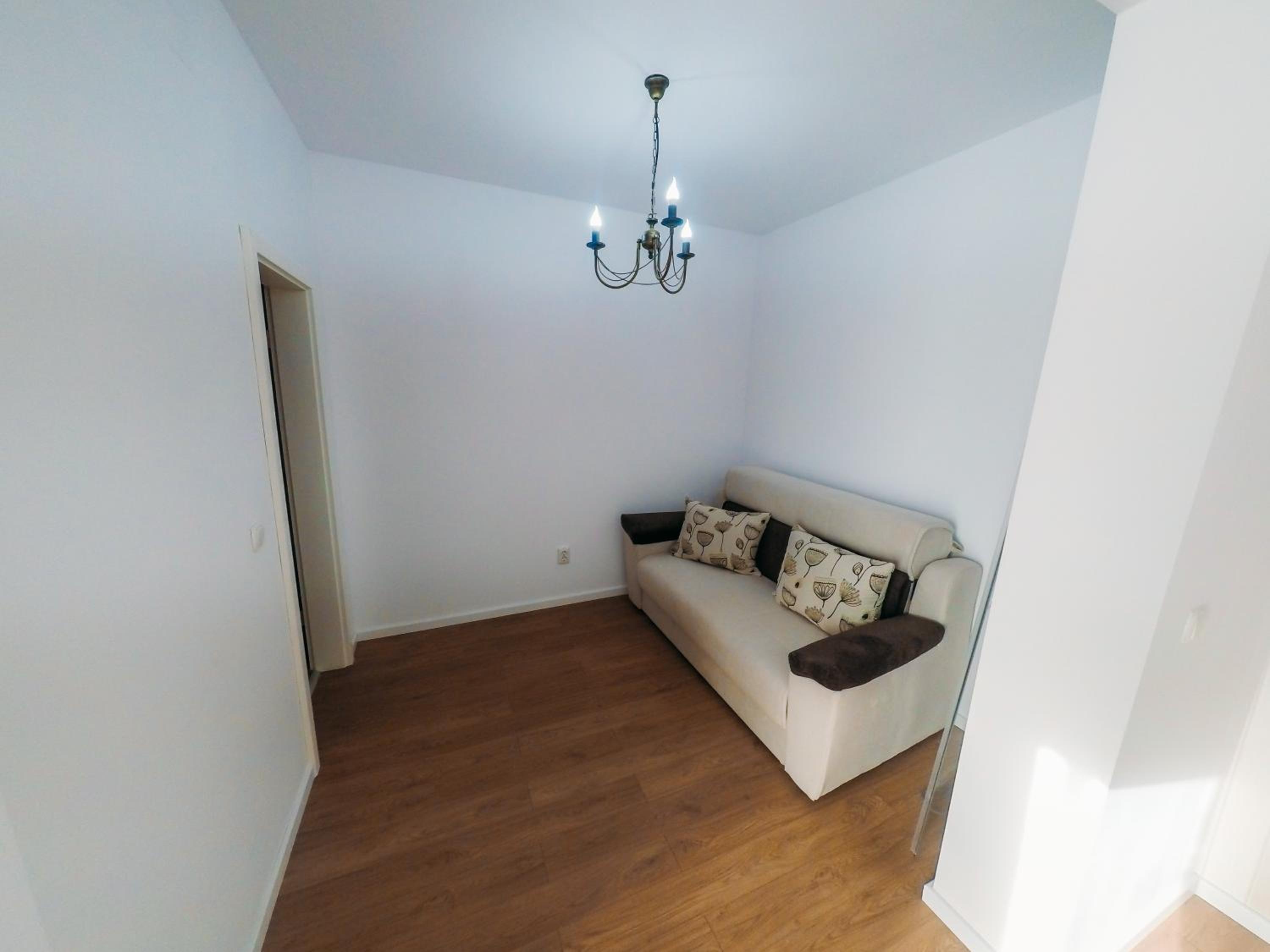 Family Room with Private Bathroom - Photo 4