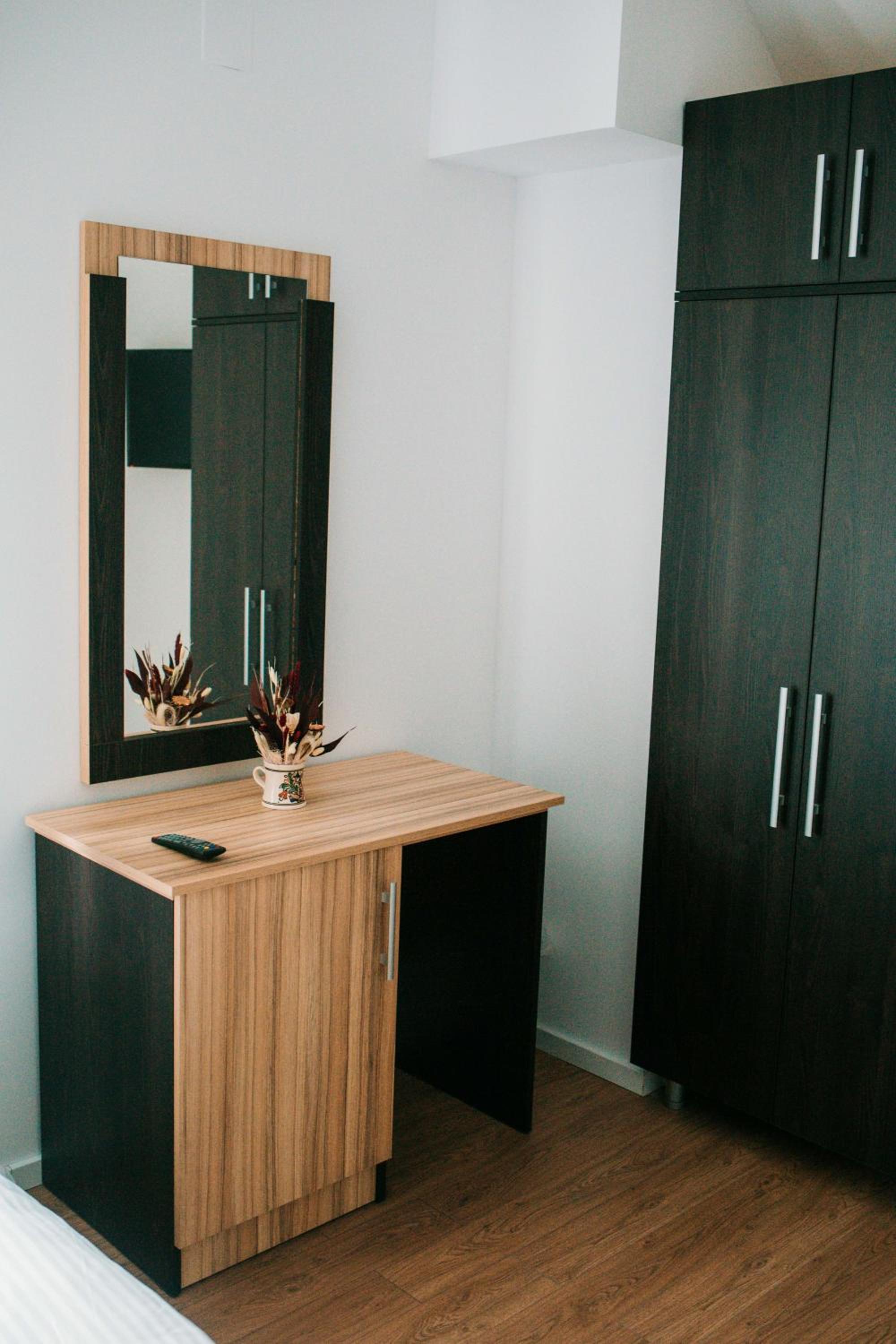 Double Room with Private Bathroom - Photo 6