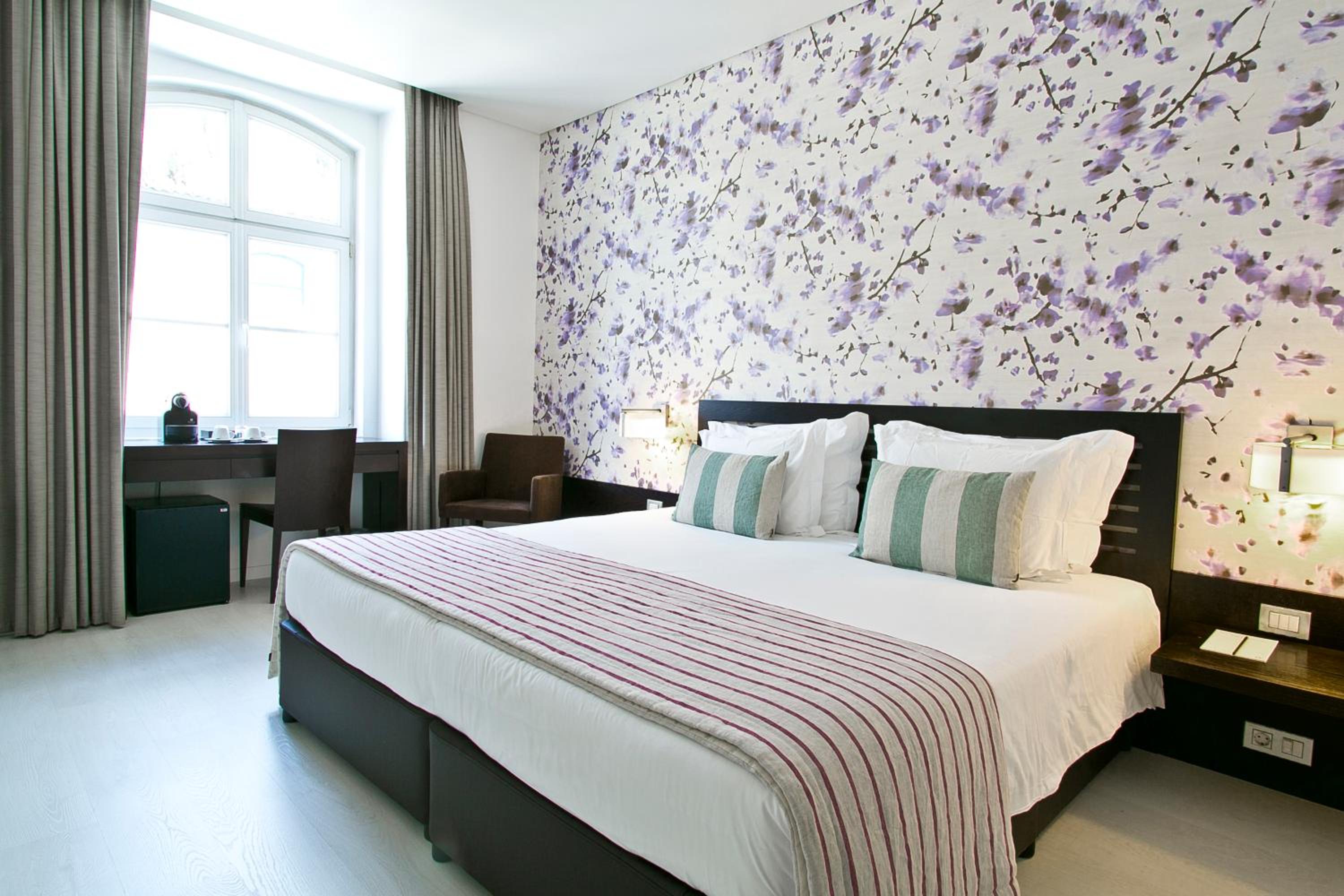 Standard Double or Twin Room with Street View - Photo 1