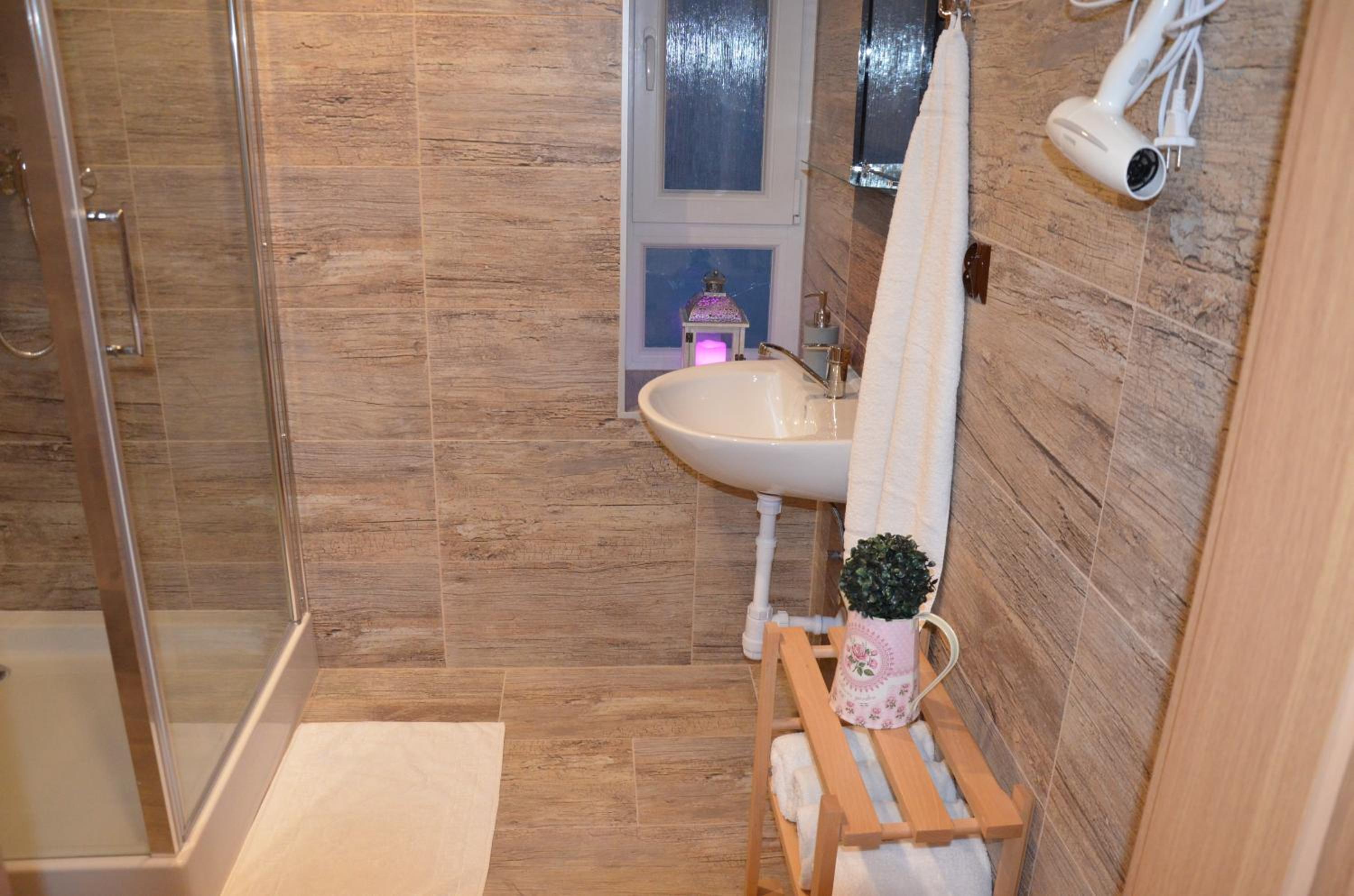 Double Room with Shared Bathroom photo 3