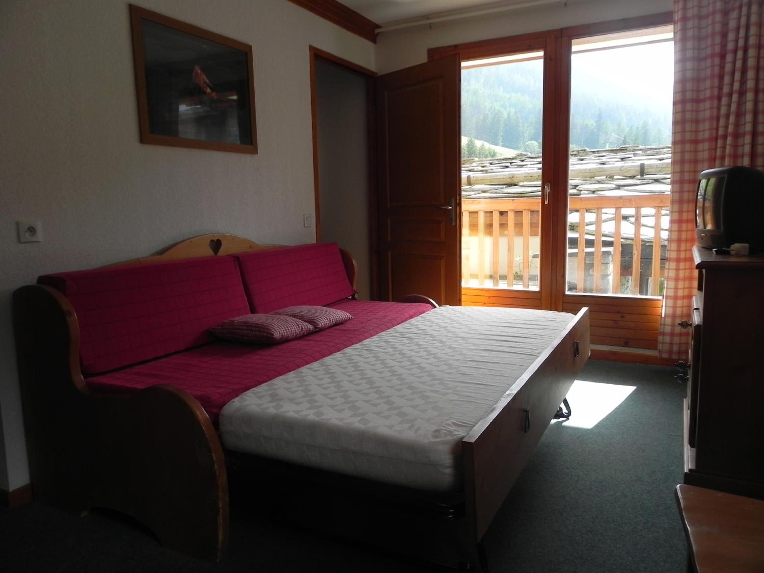 One-Bedroom Apartment (4 Adults) photo 3