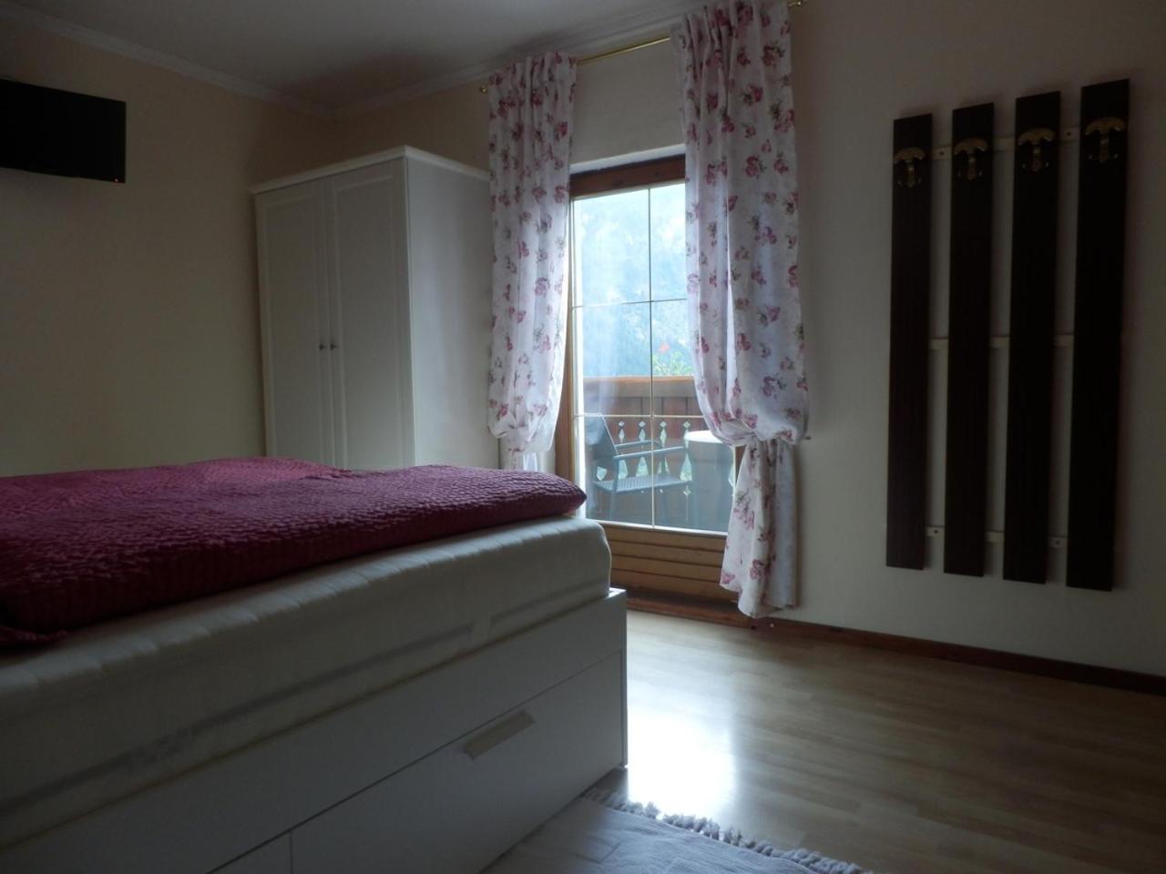 Apartment with Balcony photo 3