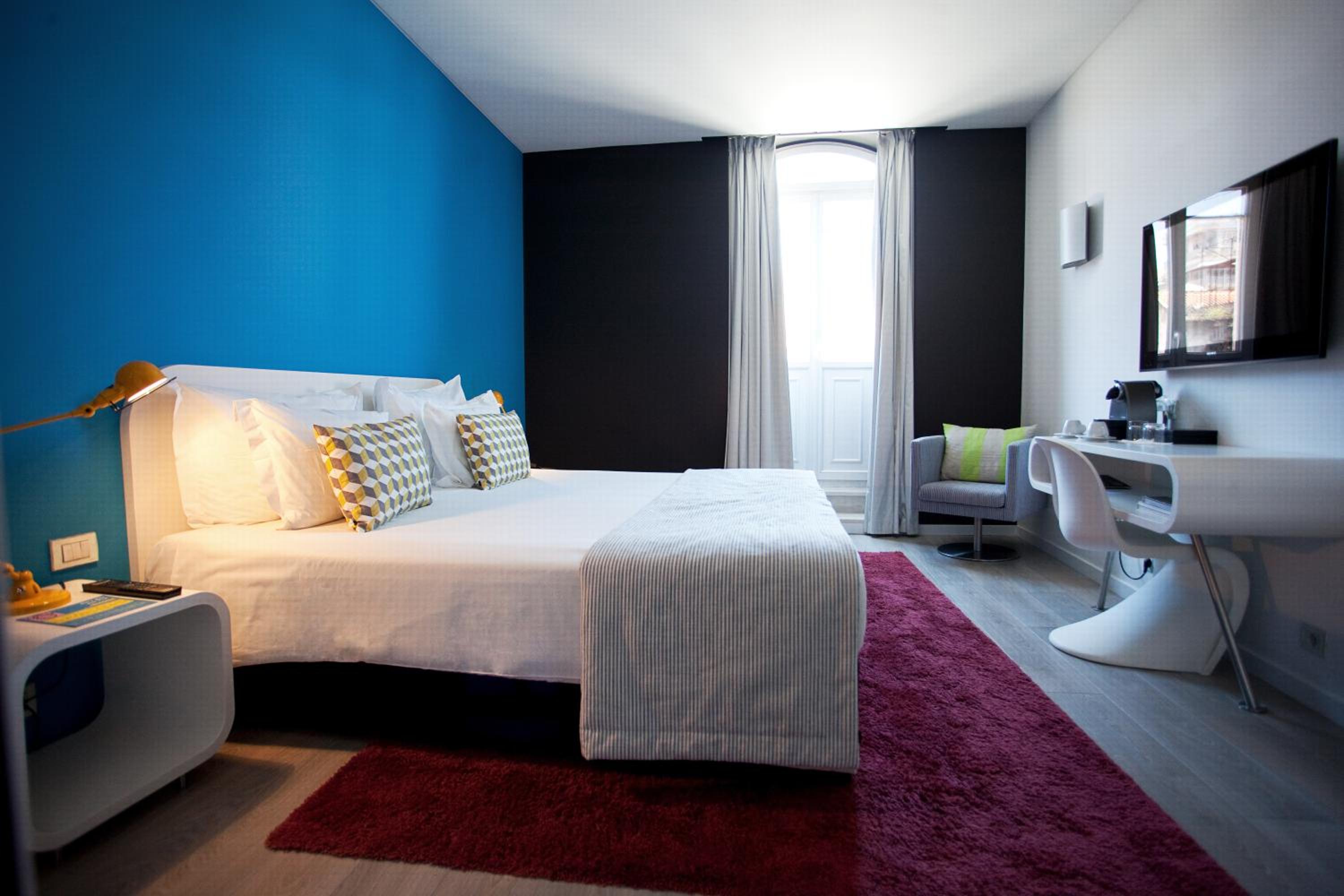Superior Double or Twin Room with Street View - Photo 3
