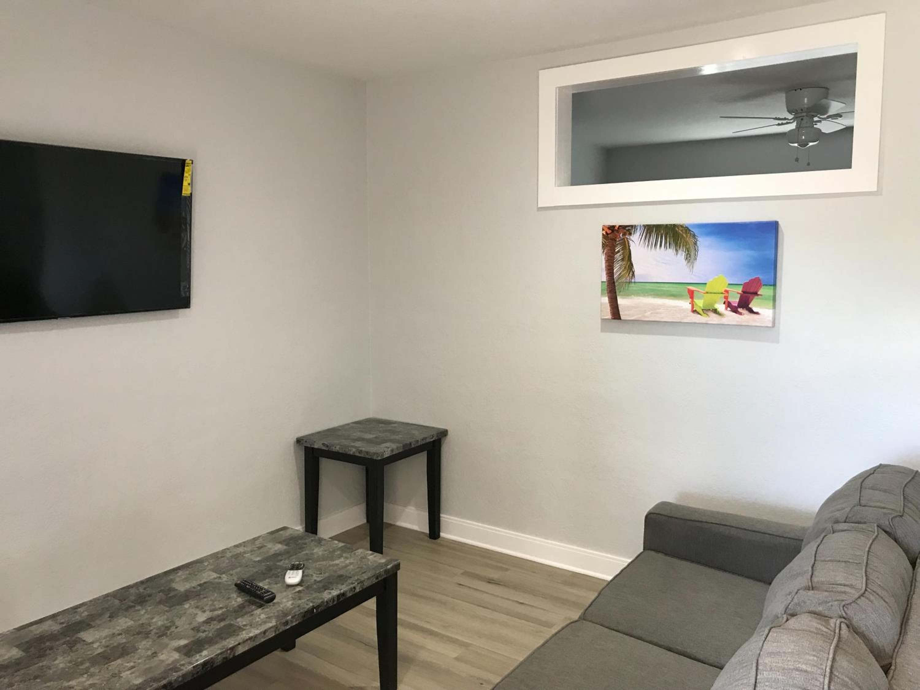 Deluxe King Suite photo 3