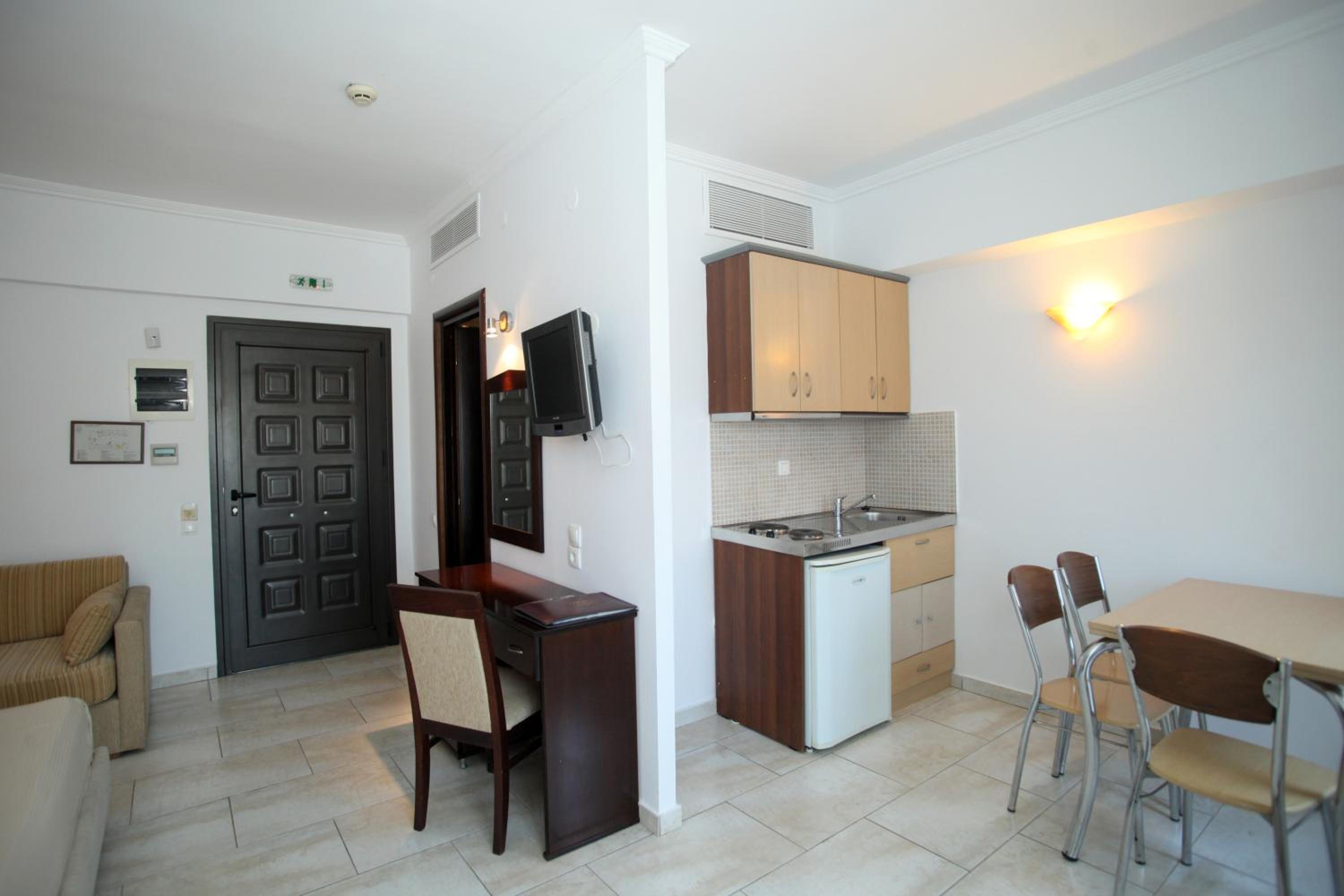 Studio with Inland View - Photo 2
