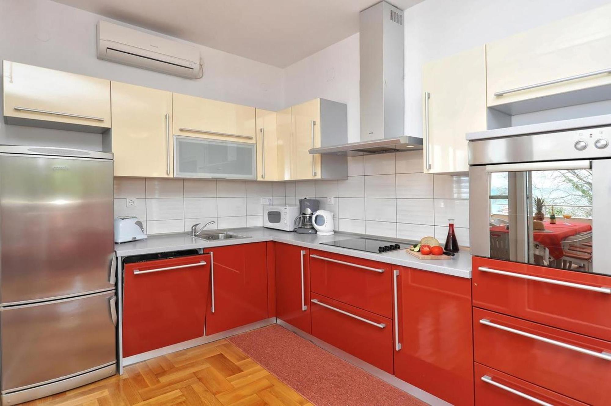 Superior Three-Bedroom Apartment with Sea View photo 2