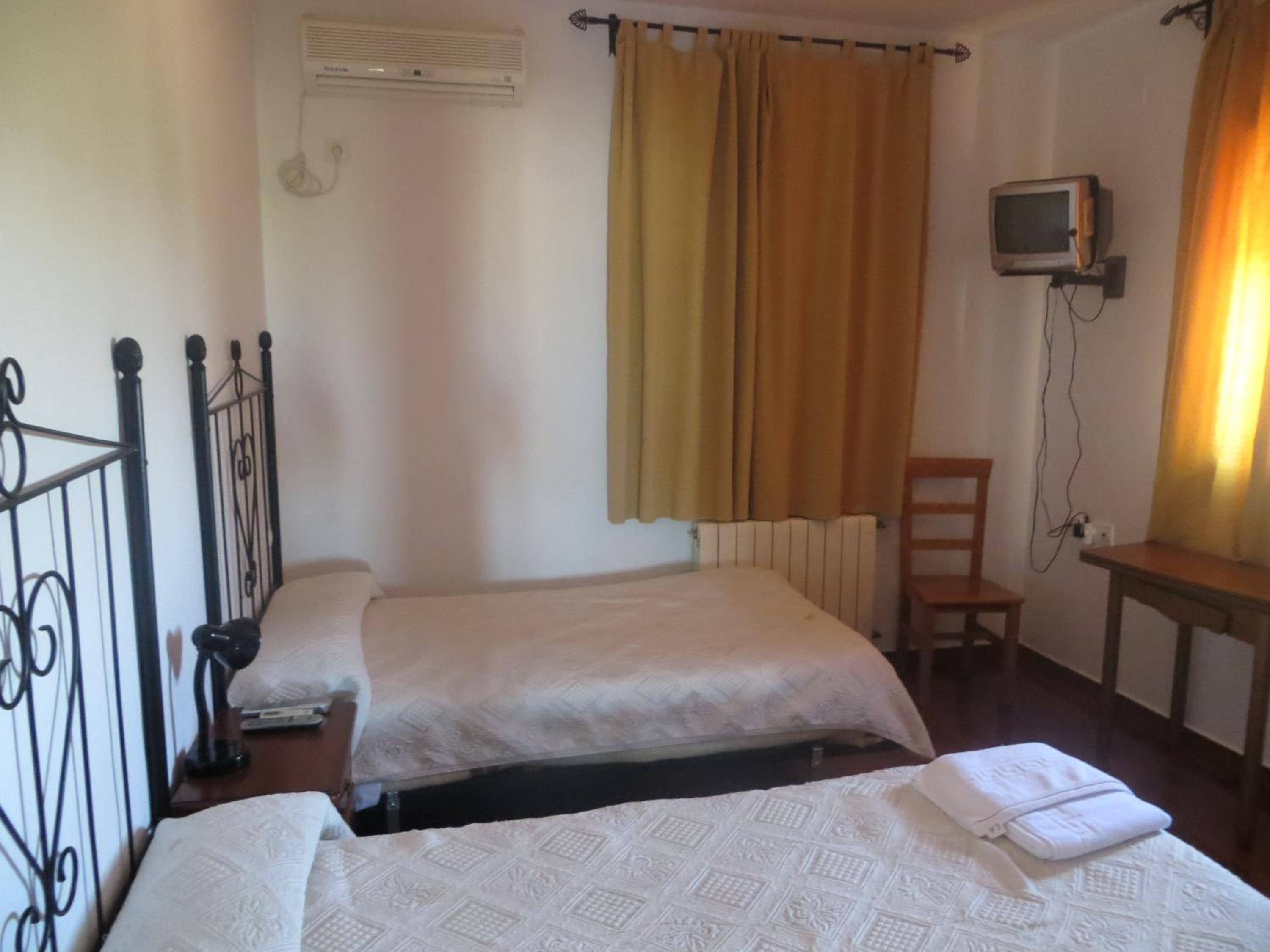 Double or Twin Room with View - Photo 1