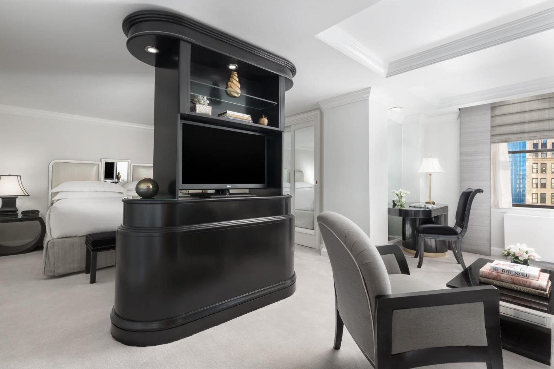 Junior King Suite thumbnail 6