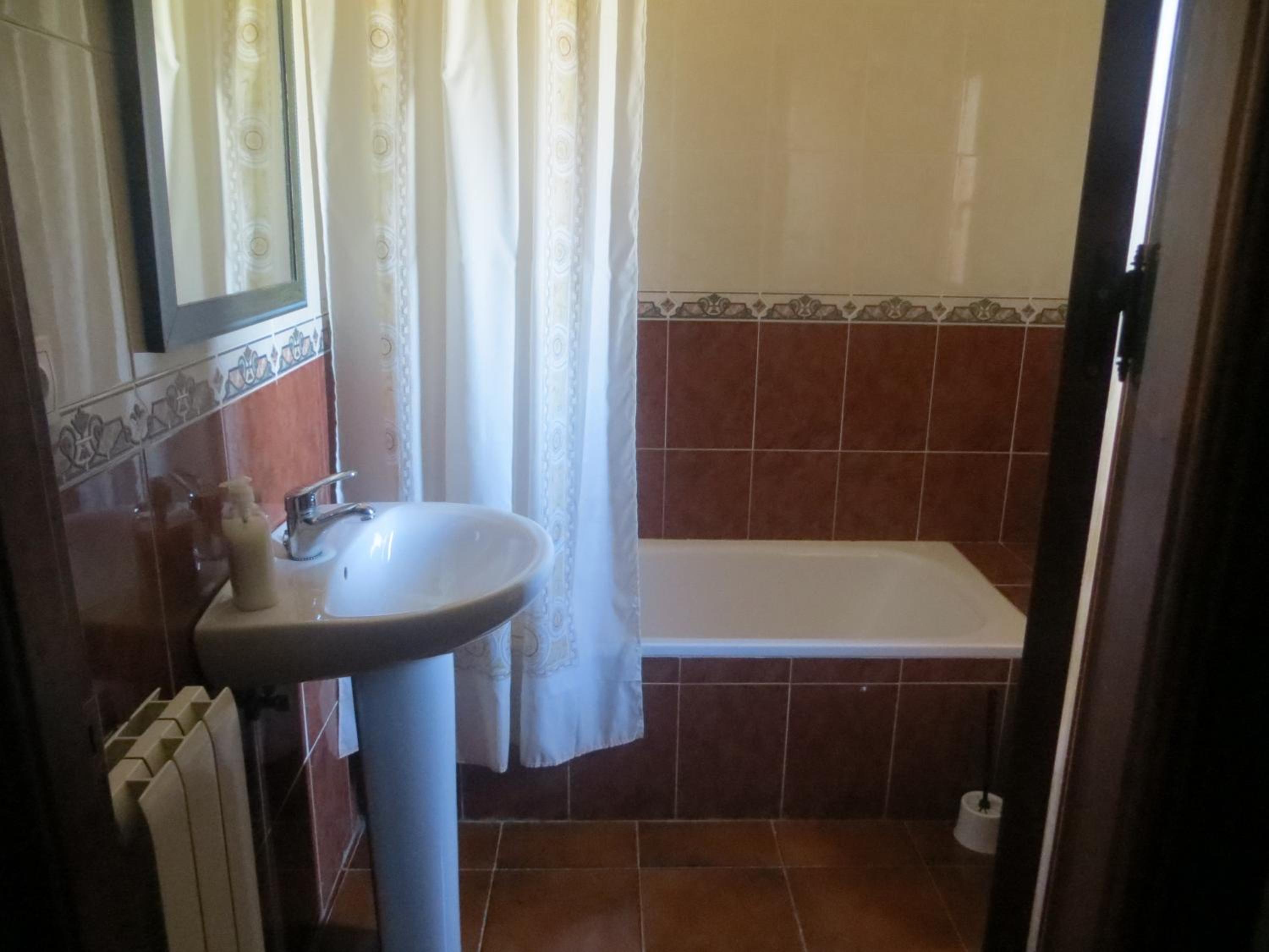 Double or Twin Room with View - Photo 6