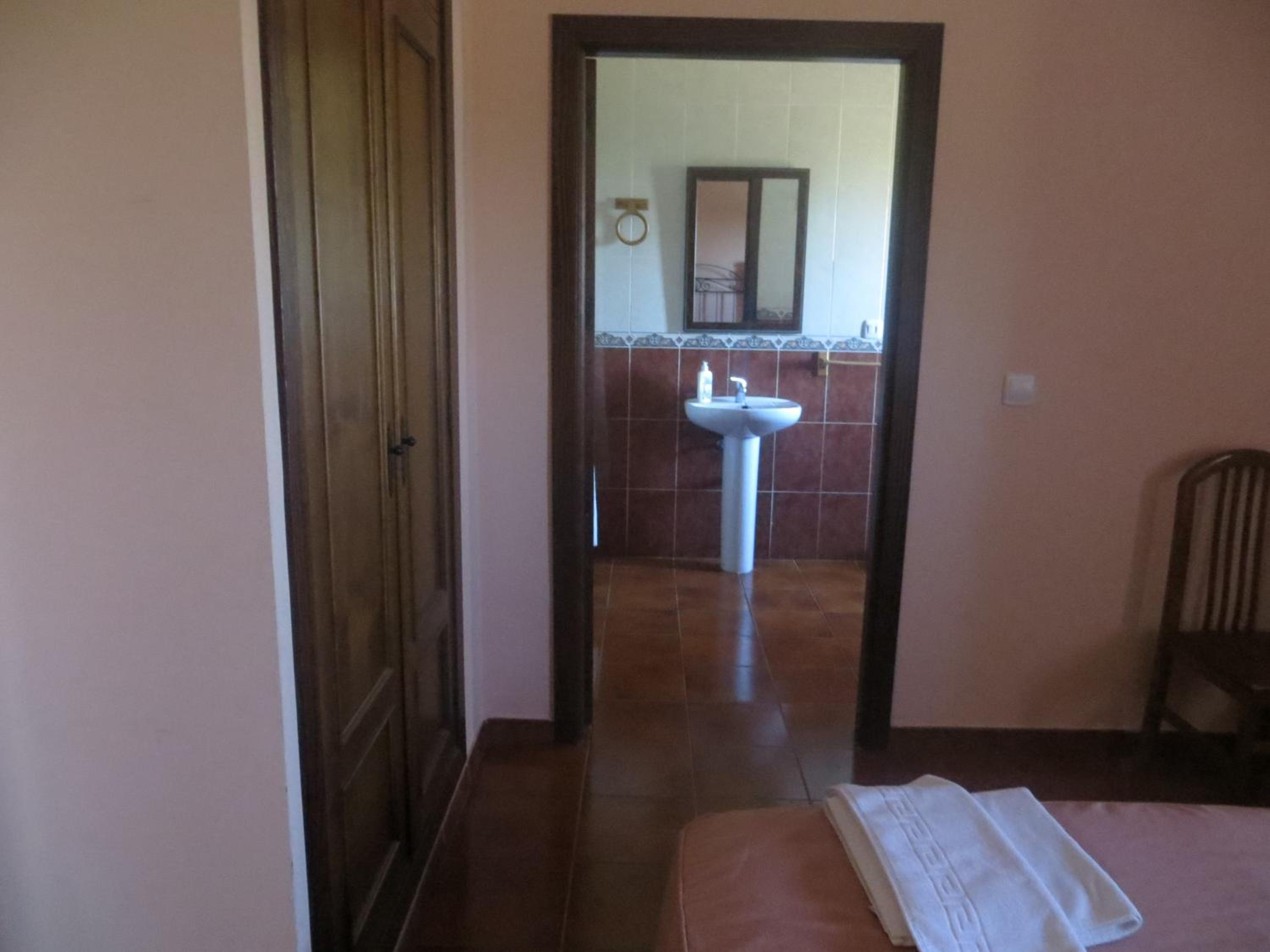 Double or Twin Room with View - Photo 5