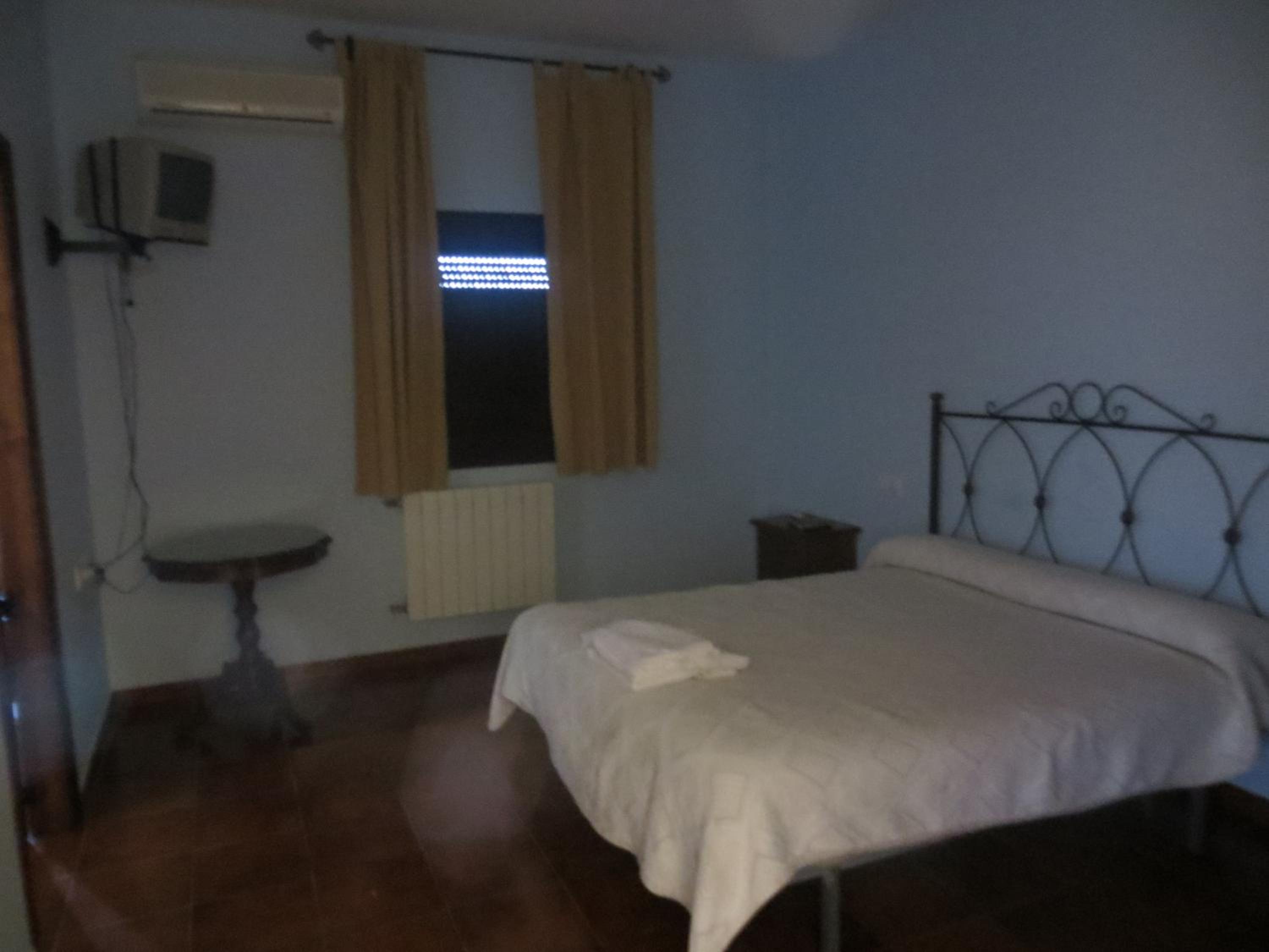 Double or Twin Room with View - Photo 4