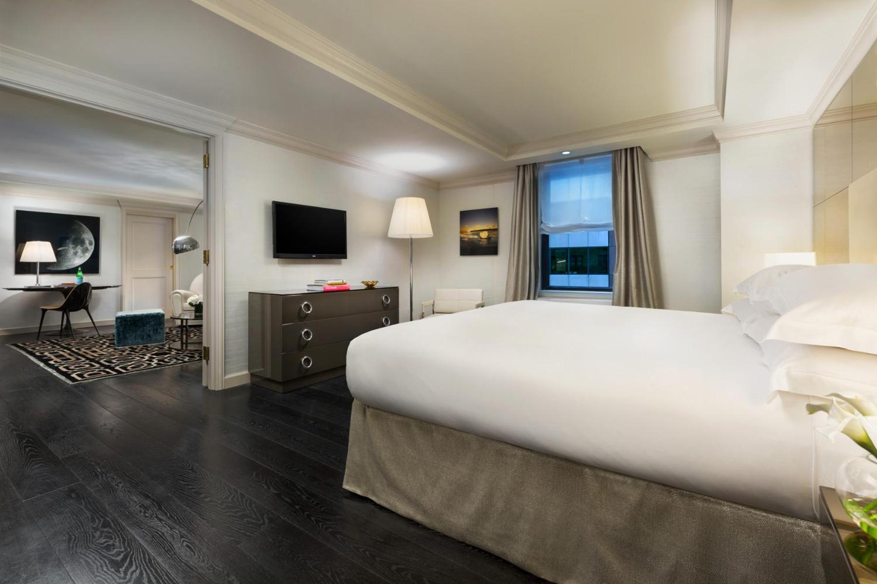Grand One-Bedroom Suite thumbnail 6