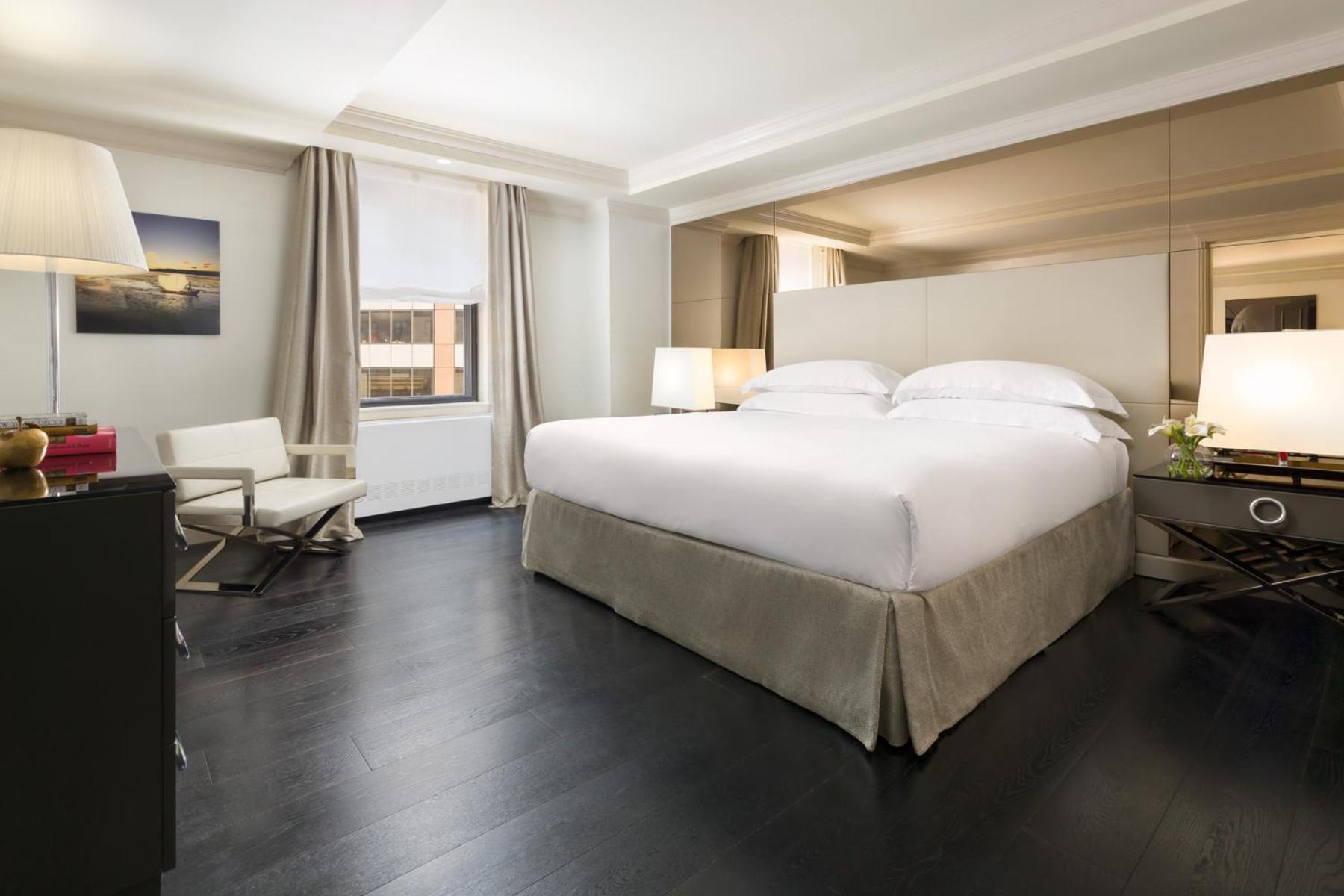 Grand One-Bedroom Suite thumbnail 5