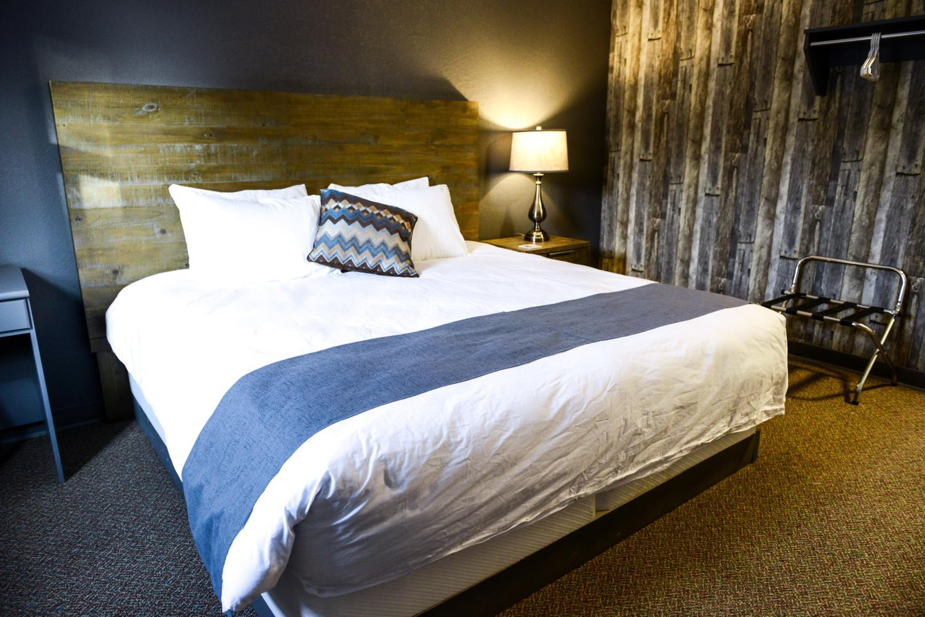 Deluxe King Room